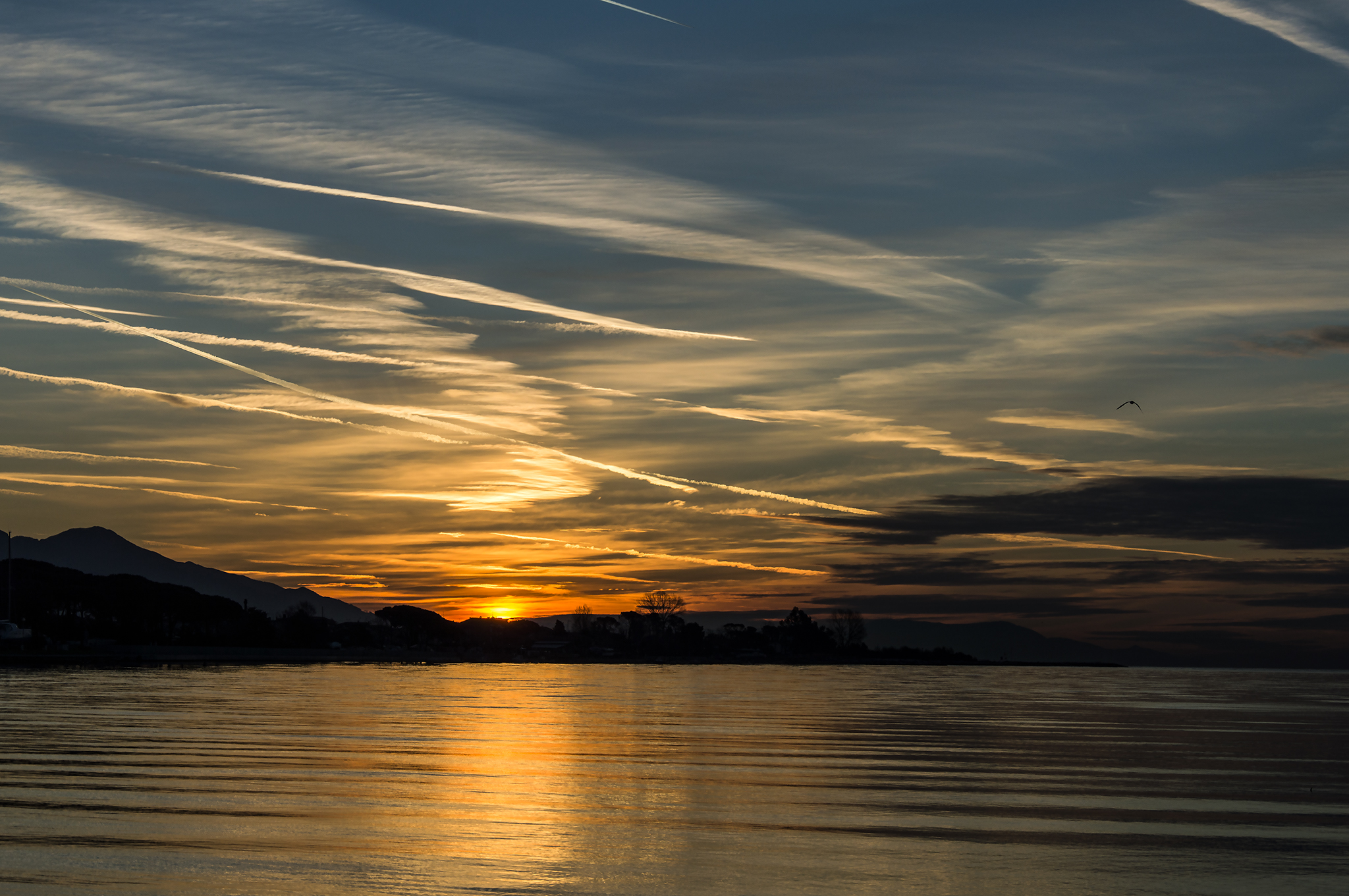 Alba sul fiume Magra