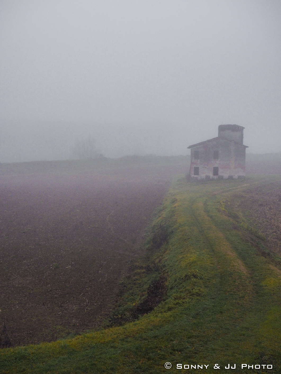 Casale nella nebbia