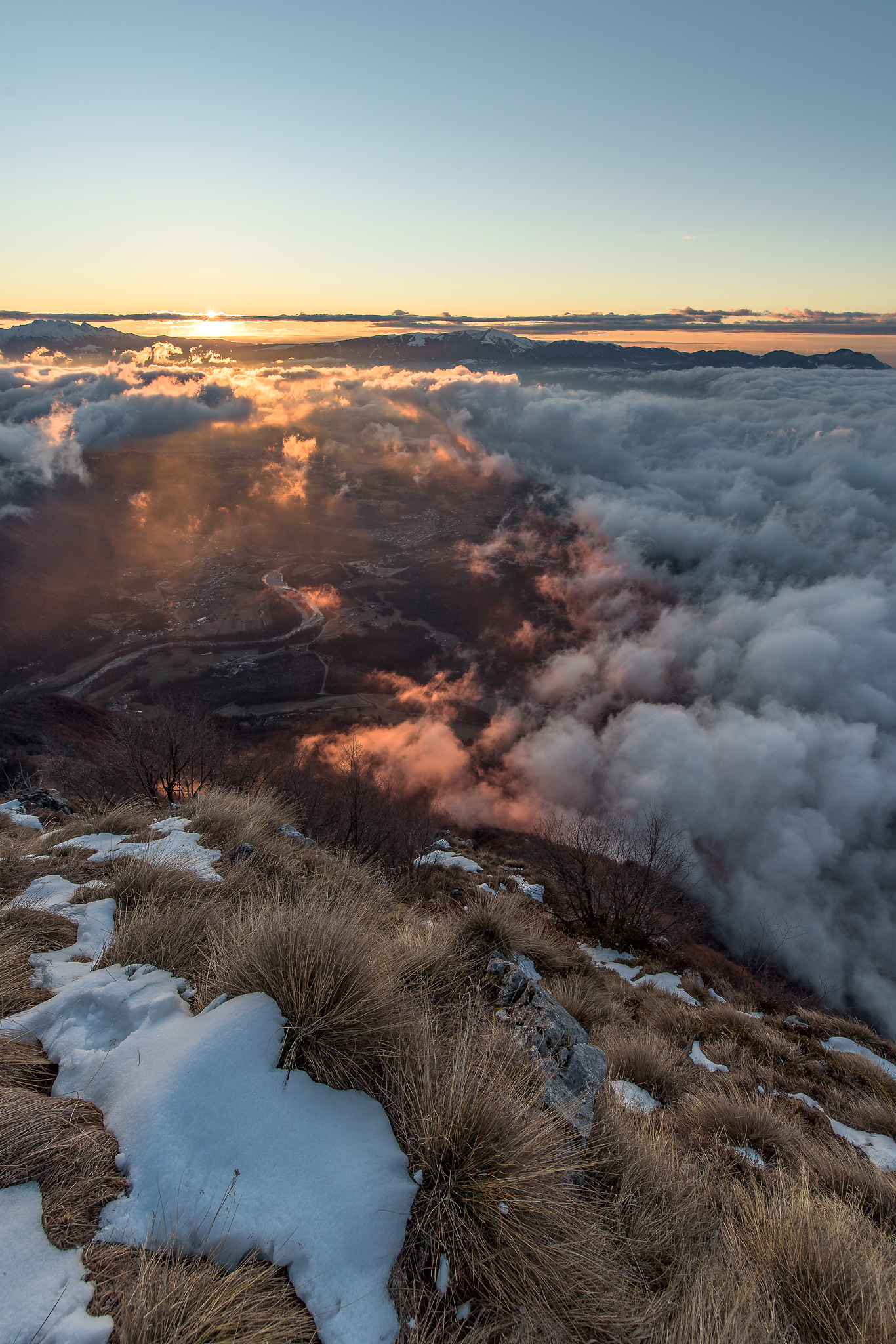 il sole colora le nuvole..dal piz vedana