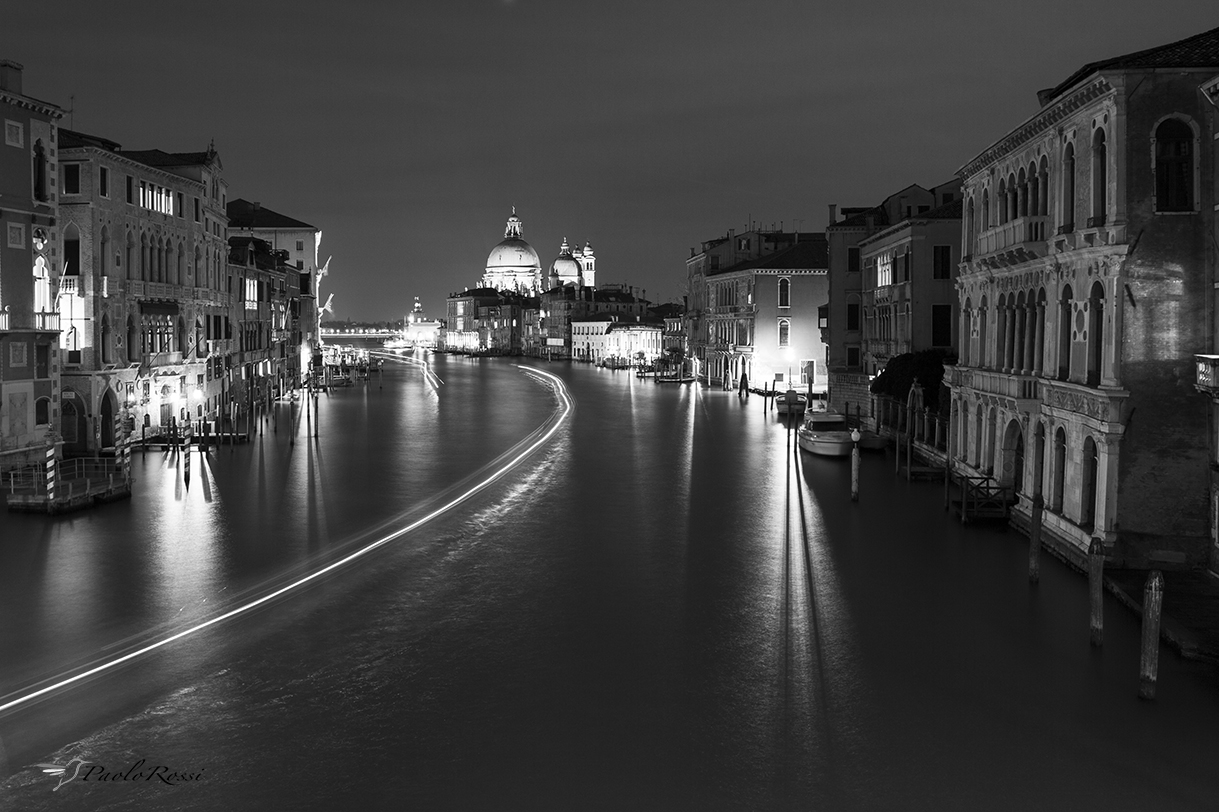 Scorcio dal ponte dell'accademia in bianconero