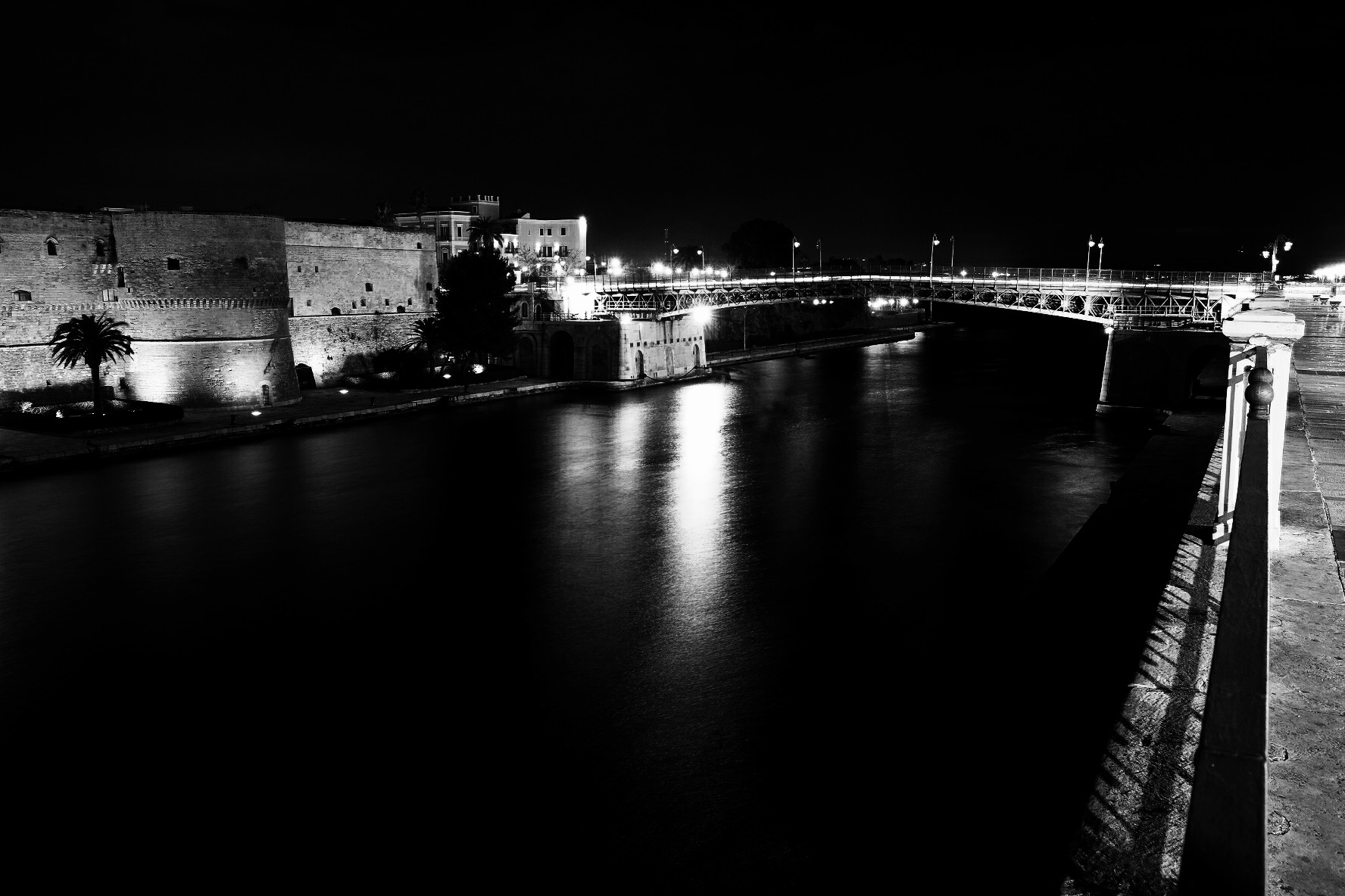 Taranto, swing bridge