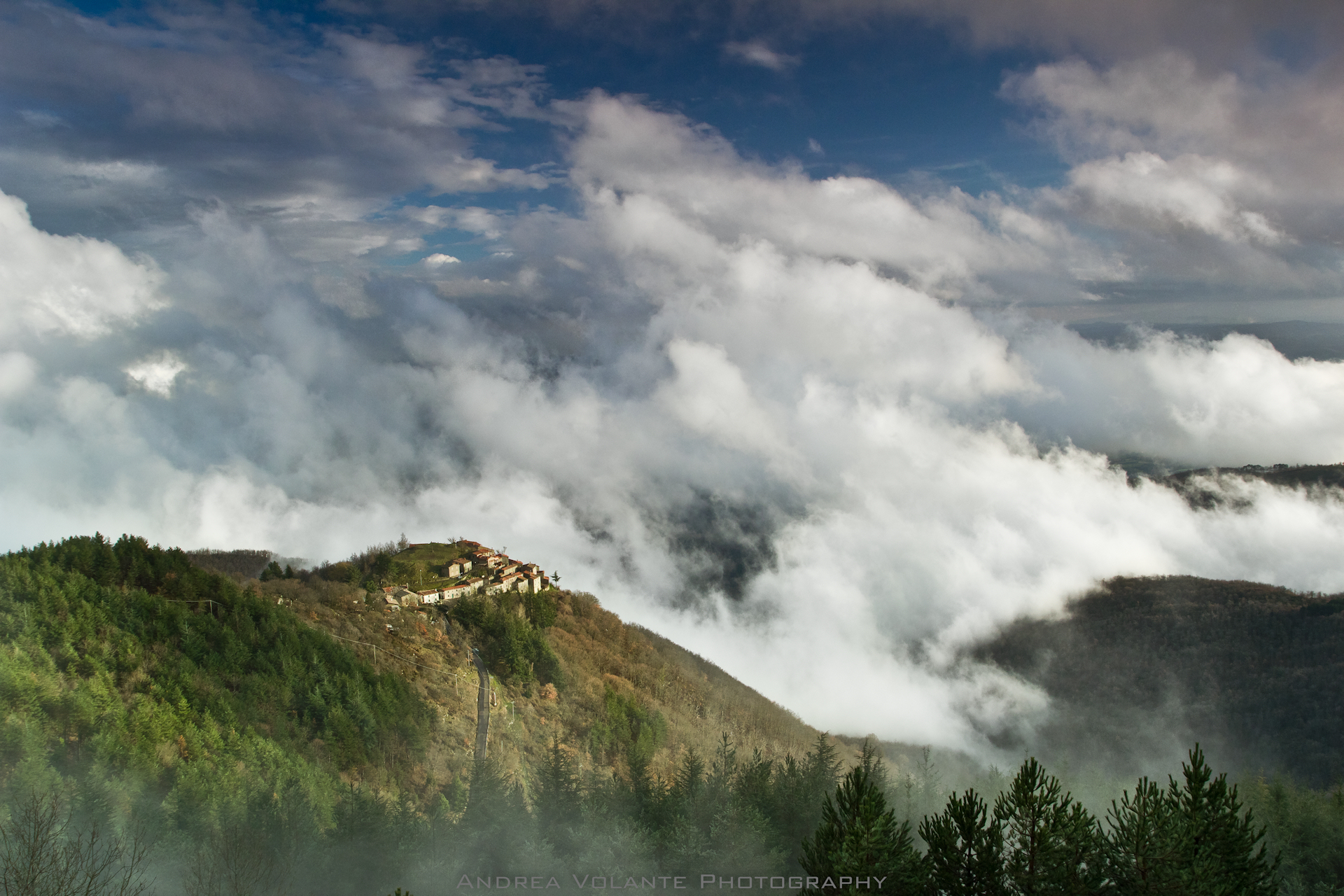 Anciolina ..racconti di nubi sui crinali del Pratomagno