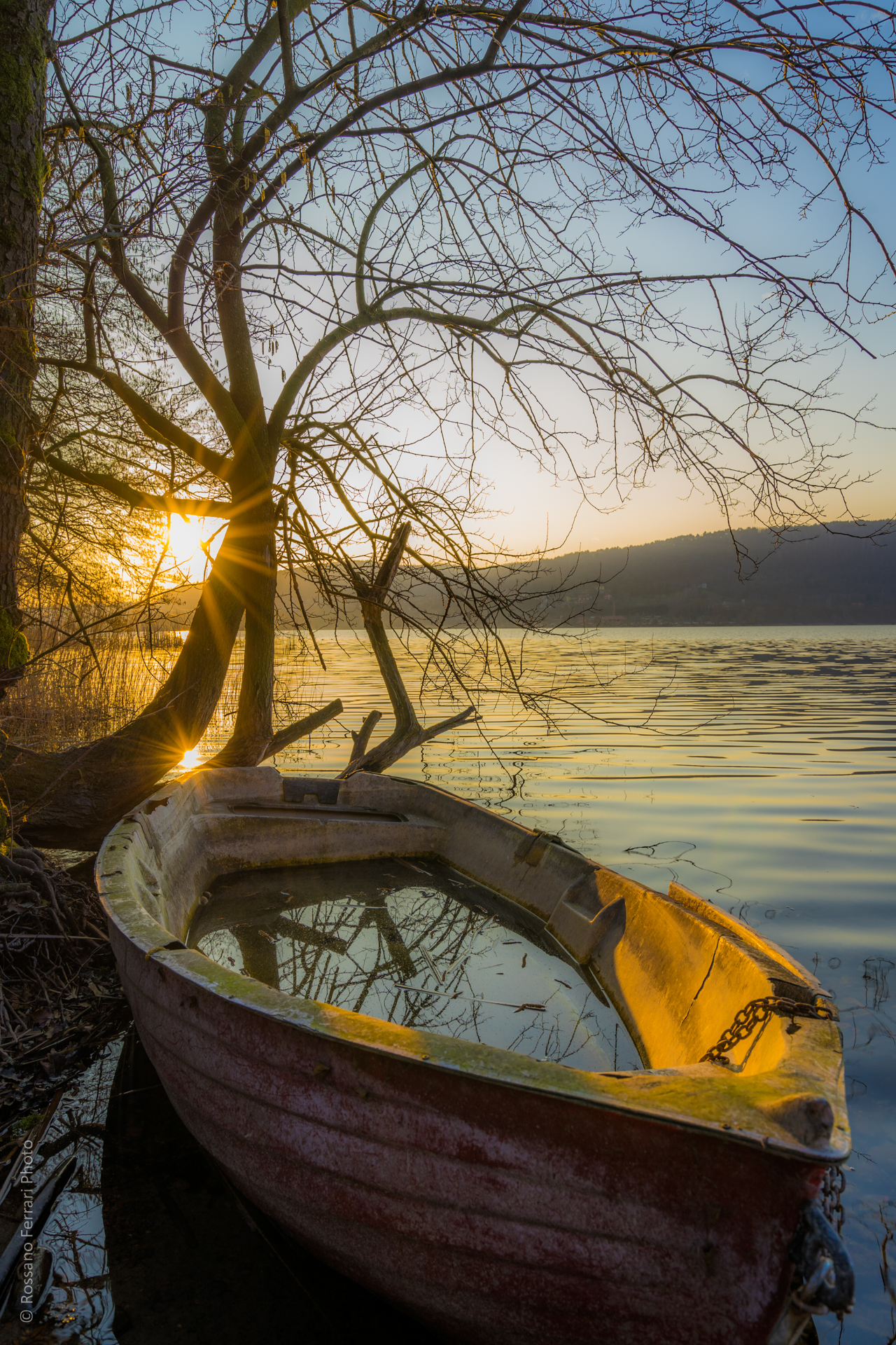 Barca abbandonata - Lago di Comabbio, Varese