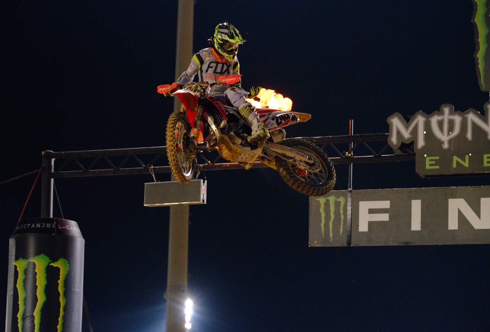Gajser vince Gara 1 a Losail