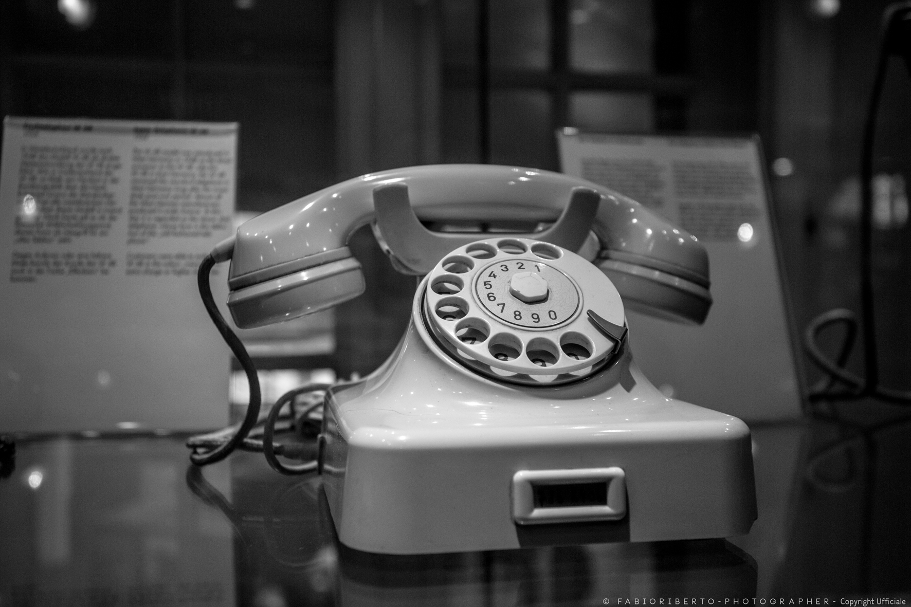 telephone 1