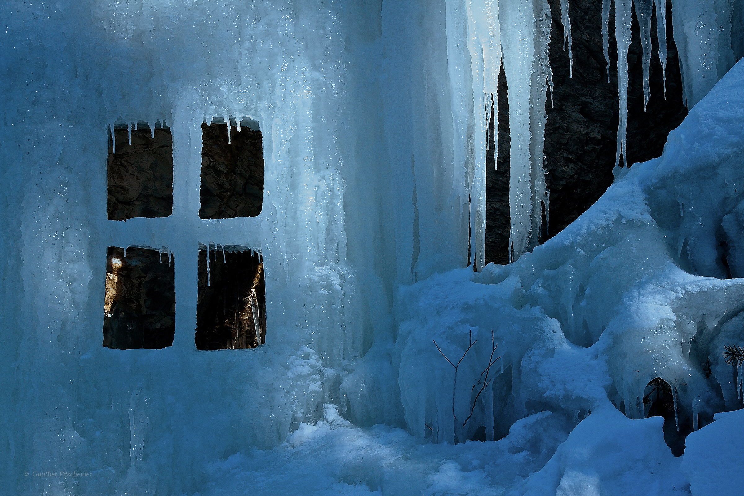 È ritornato il freddo alla finestra