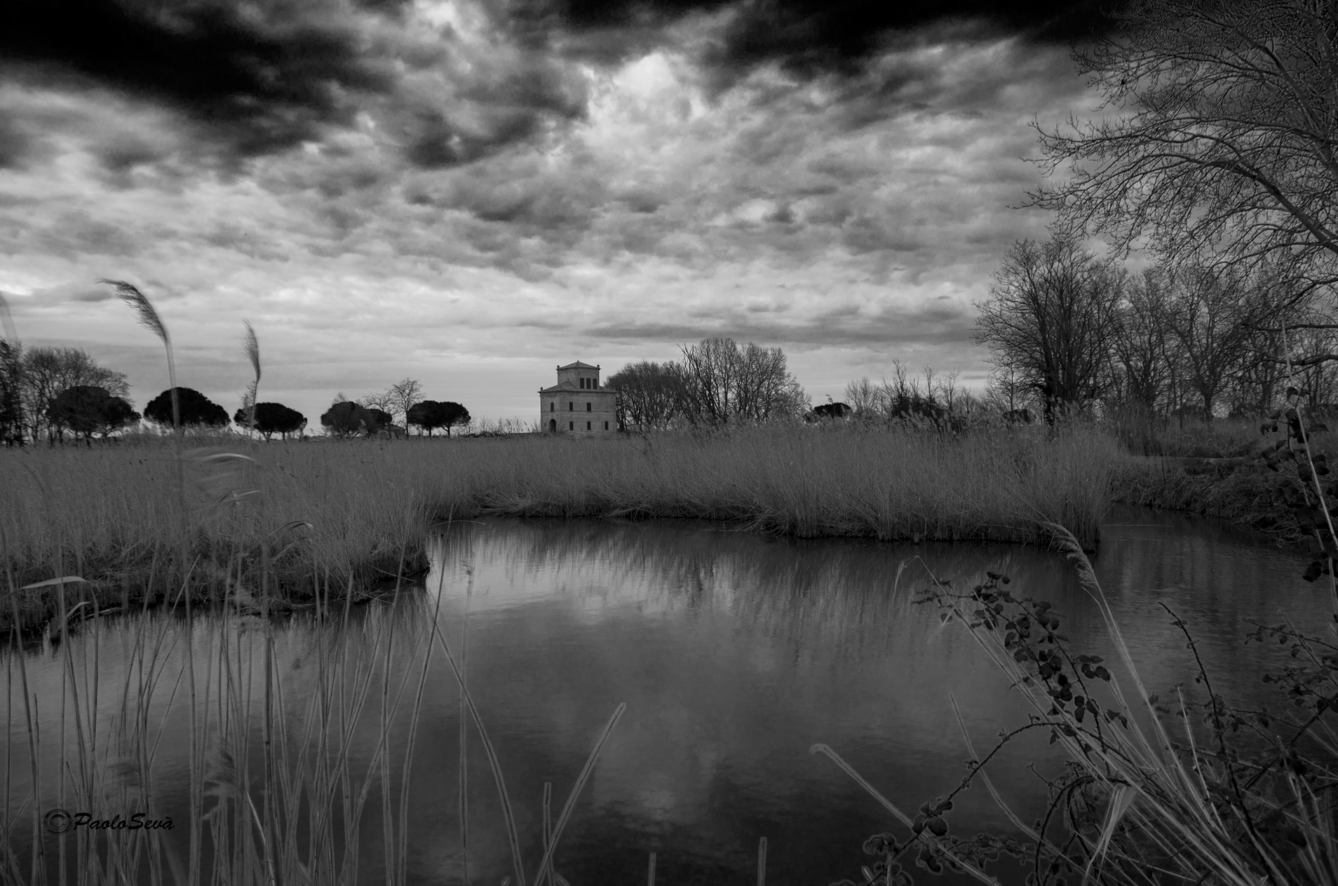 Torre Abate, minaccia dal cielo