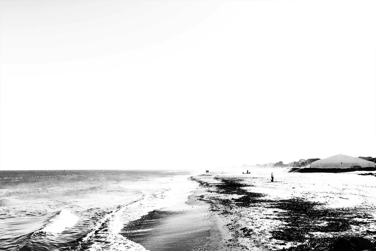 spiaggia con la neve