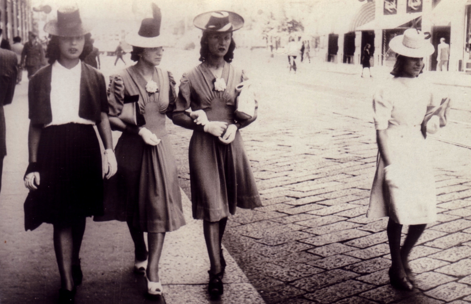 A Walk in the center of Milan late 40s