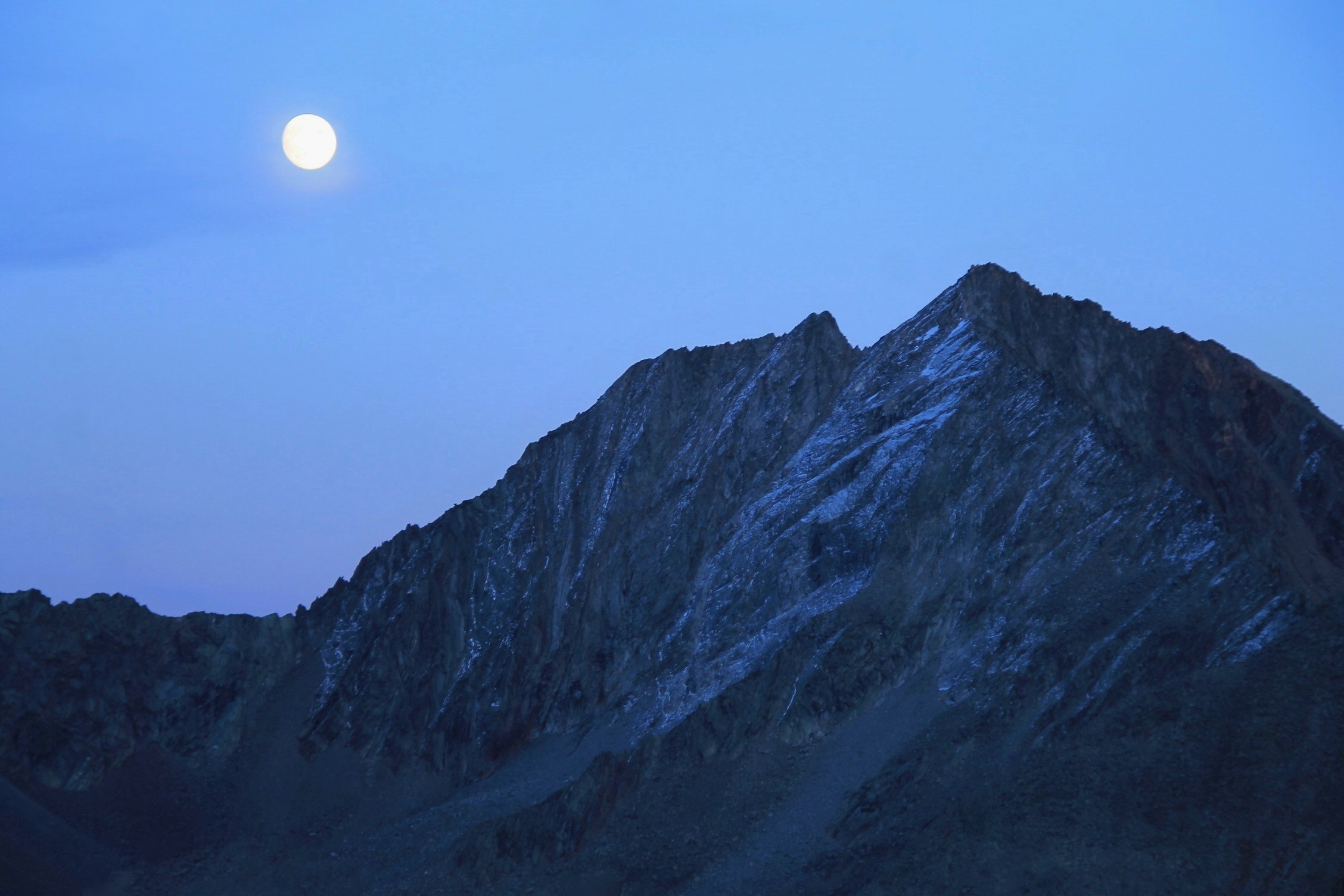 Spunta la luna sul monte