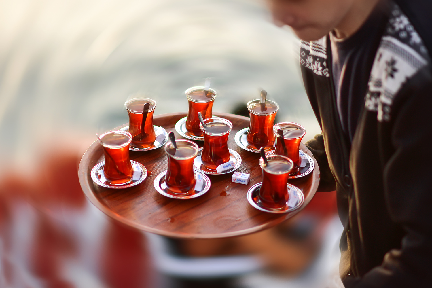 the glasses of tea...