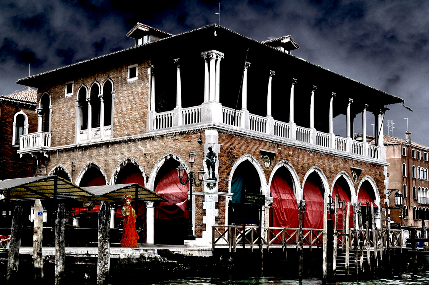 Venice 5 Mysterious Samsung NX10 18-55