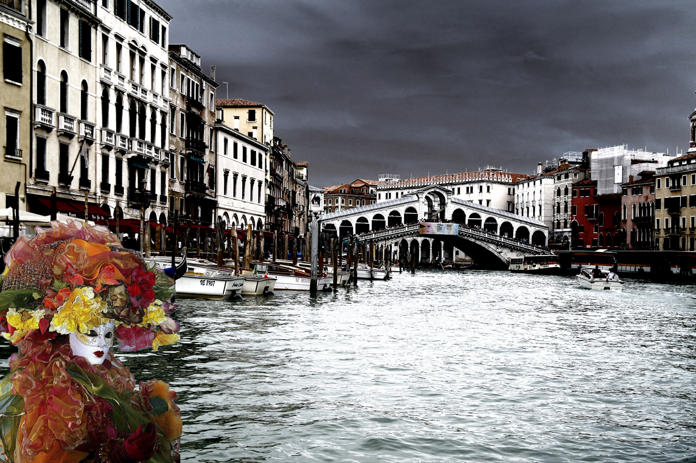 Venice 6 Mysterious Samsung NX10 18-55