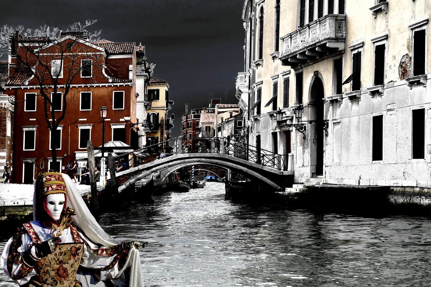 Venice 8 Mysterious Samsung NX10 18-55