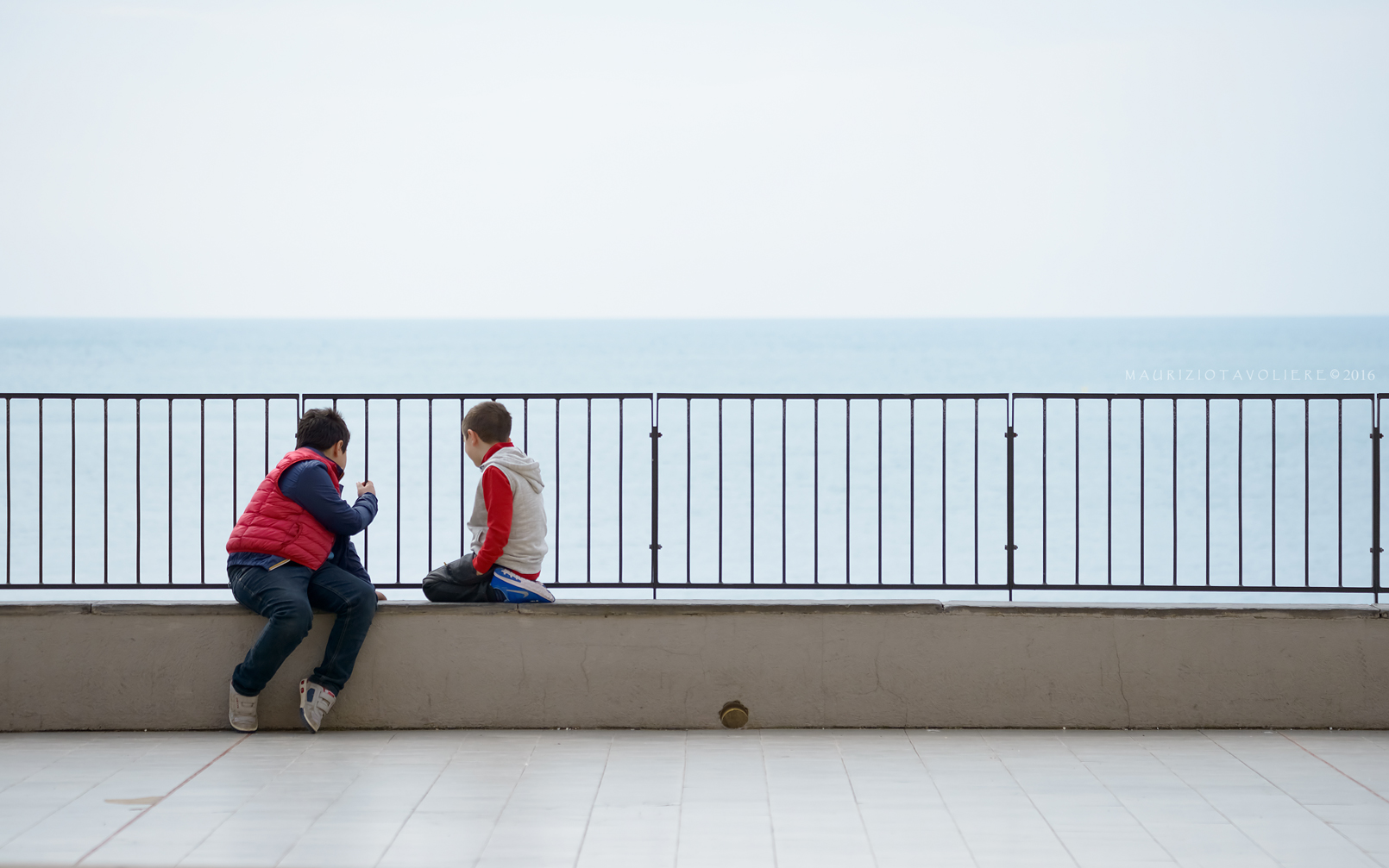 Al di là di tutto, al di là del mare..