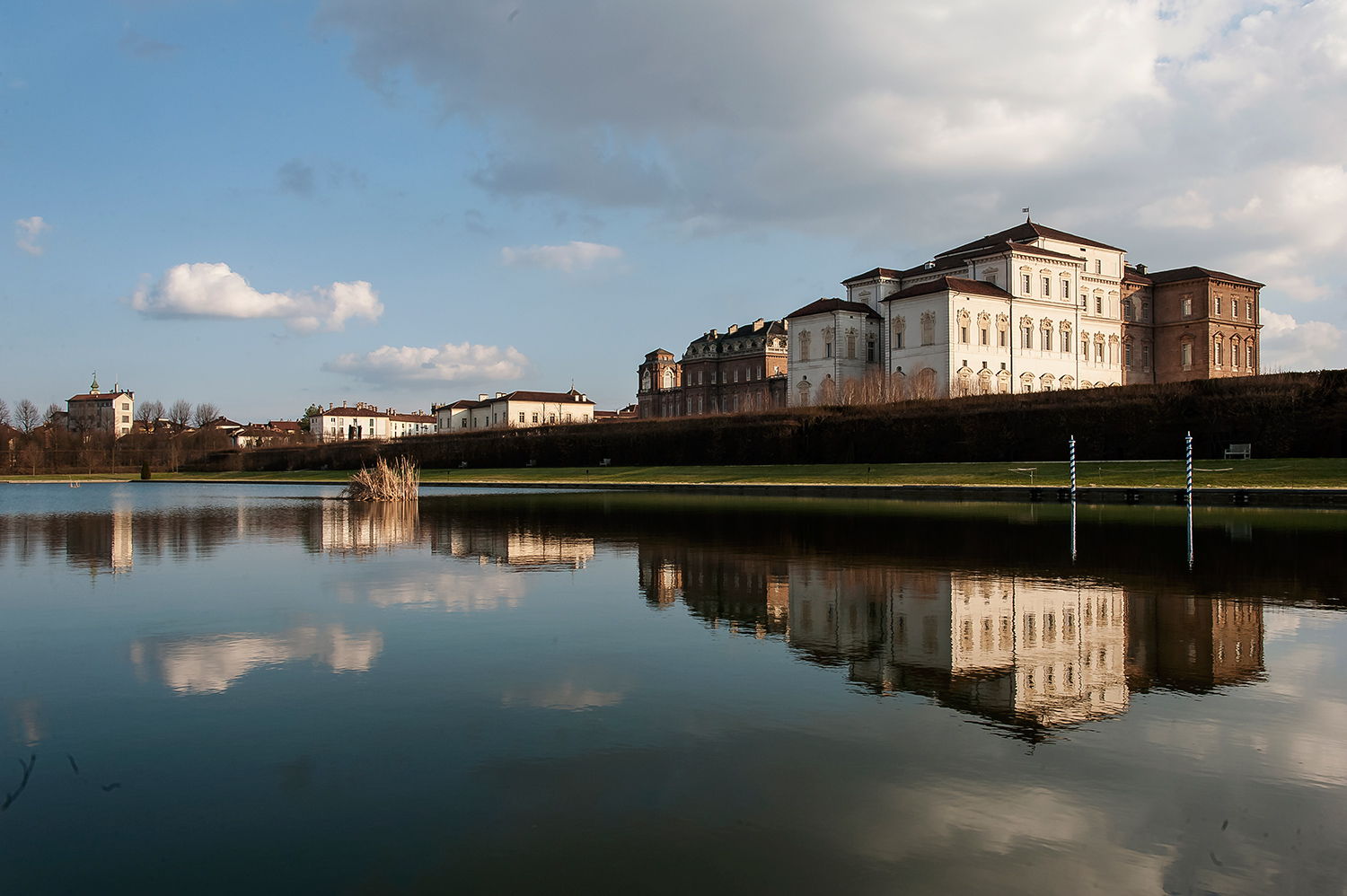 the weir of the palace