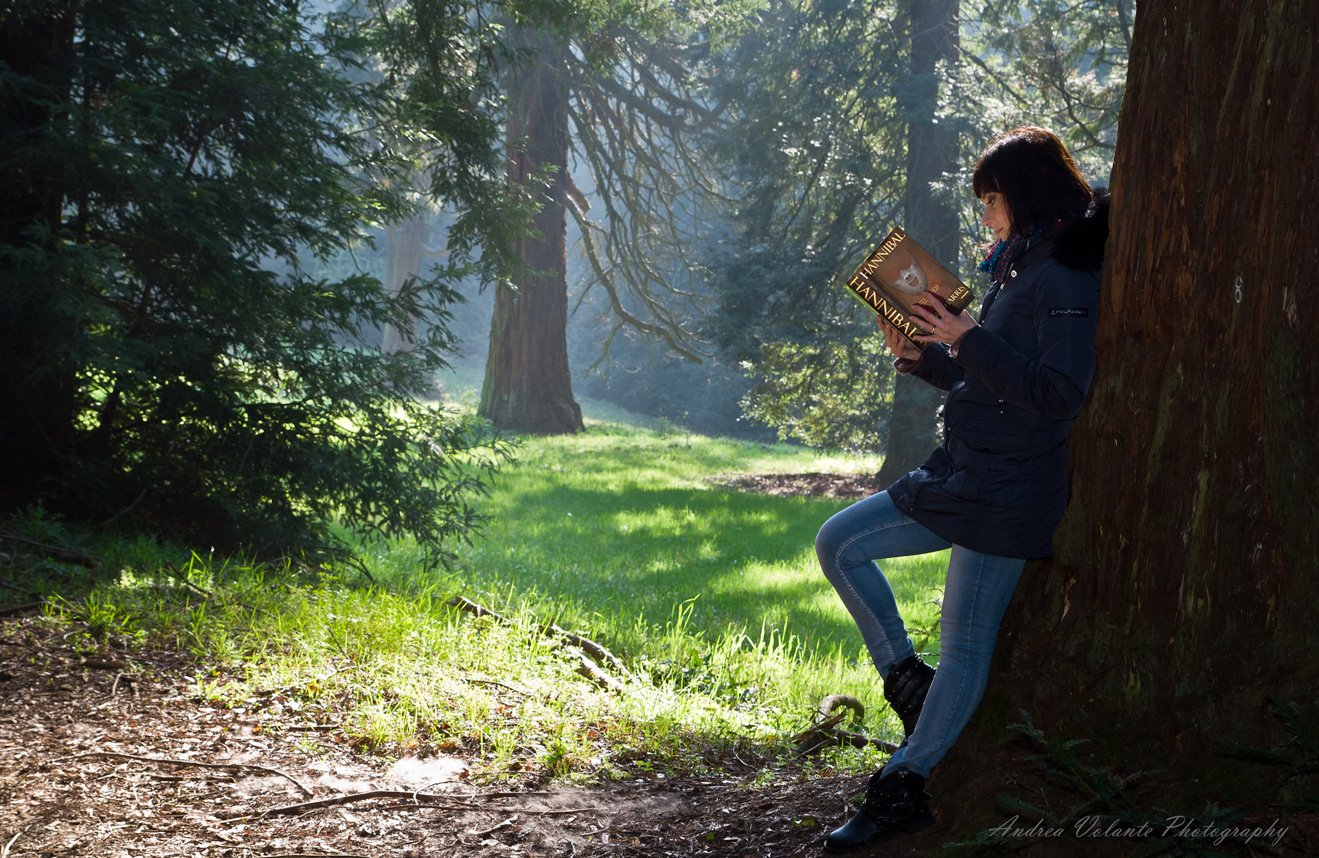 ..la ragazza che leggeva nel parco.