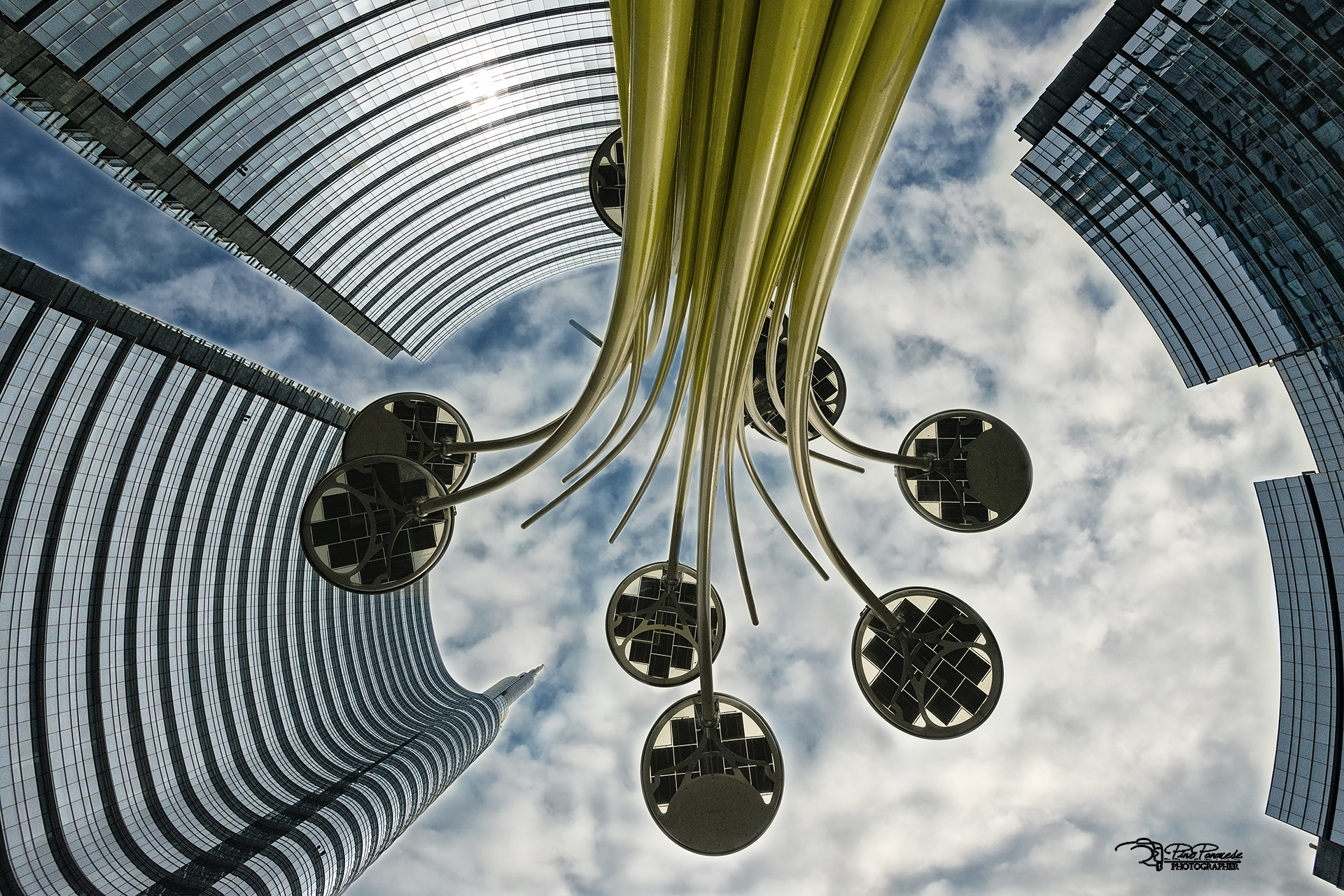 Con il naso all' insù