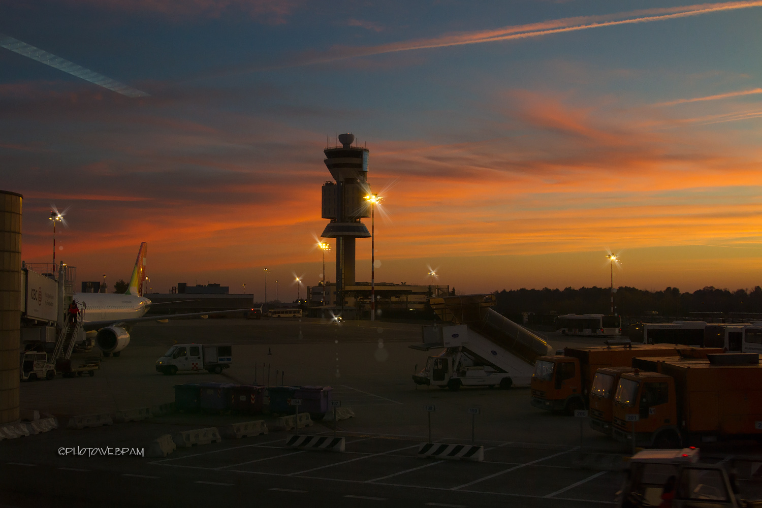 Aeroporto Malpensa al tramonto