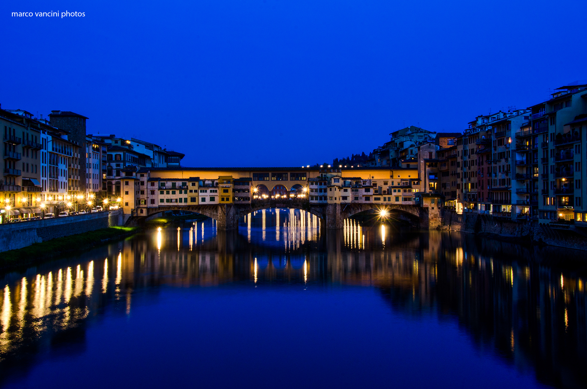 l'ora blu sul Ponte Vecchio di Firenze..