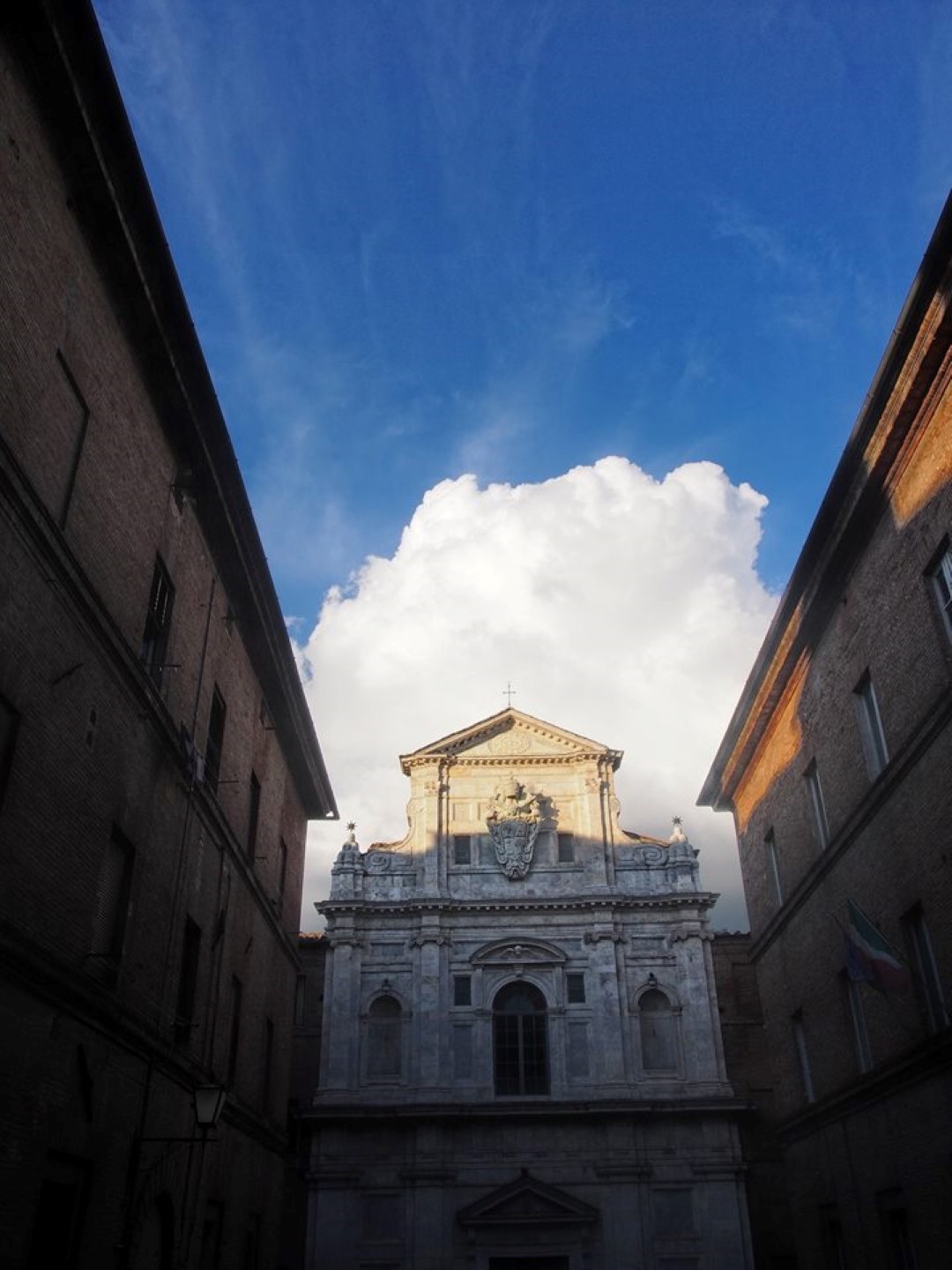 Geometrie tra il bianco e l'azzurro