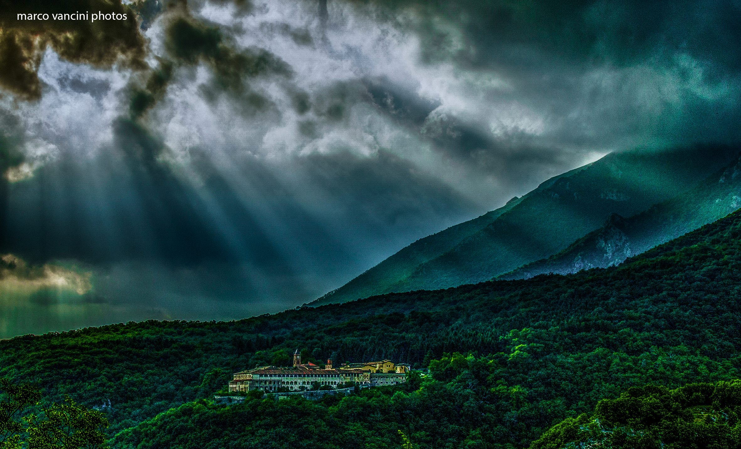 Certosa di trisulti immersa nel verde