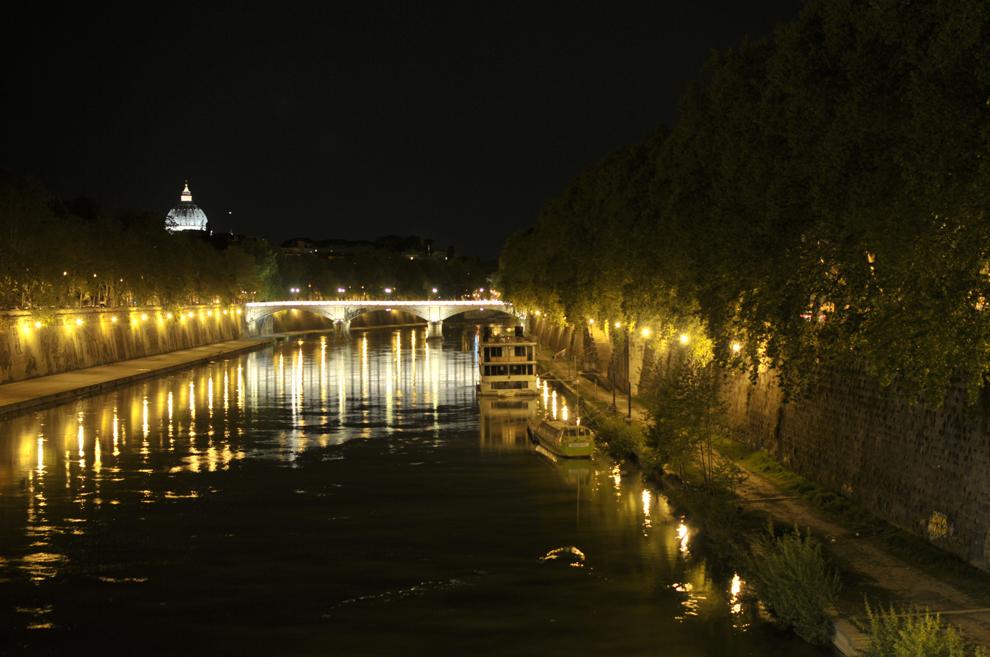ponte sisto di notte roma trastevere