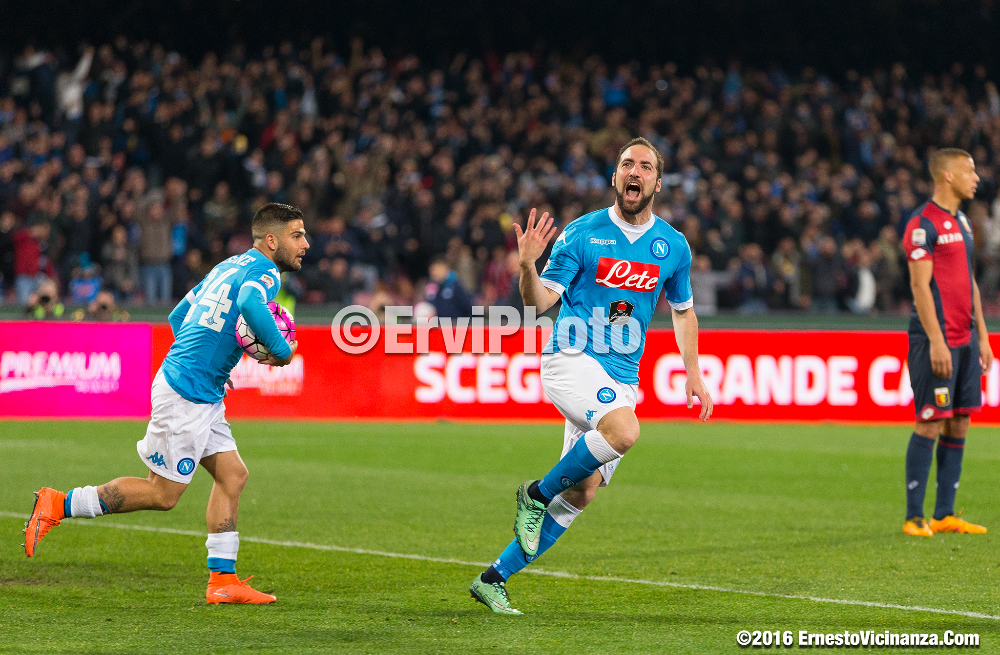 Gonzalo Higuain Celebrates after scoring