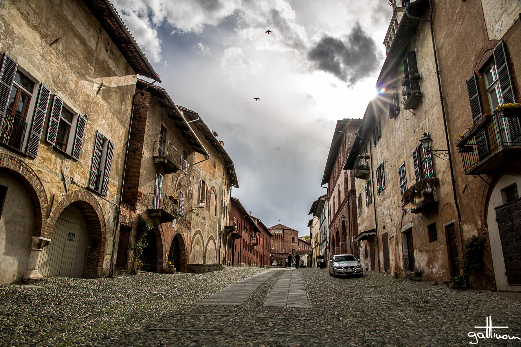 way uphill to the castle