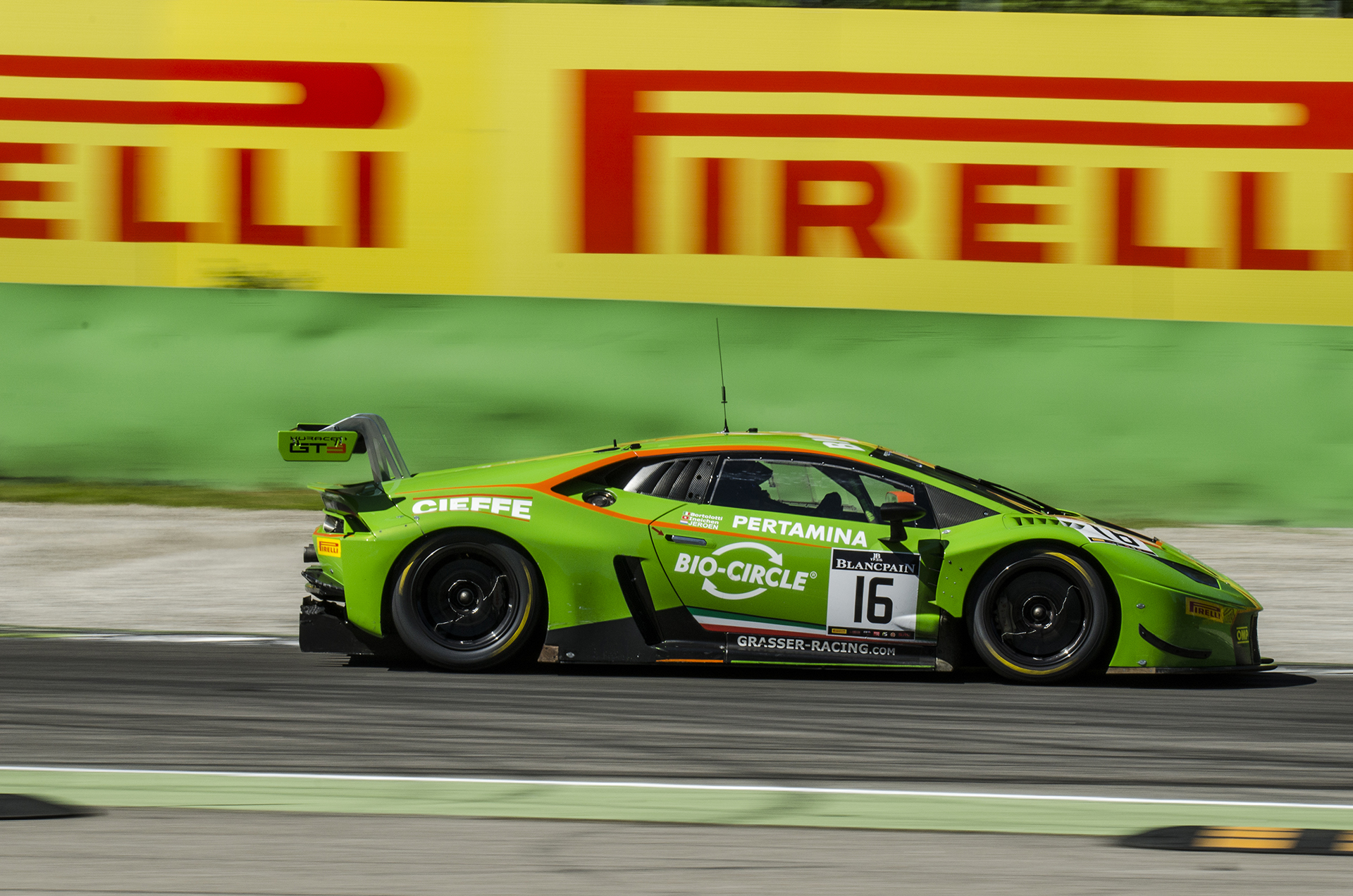 Panning Lambo Huracan