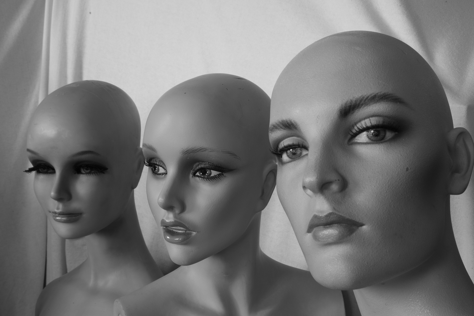 Manichini in luce naturale