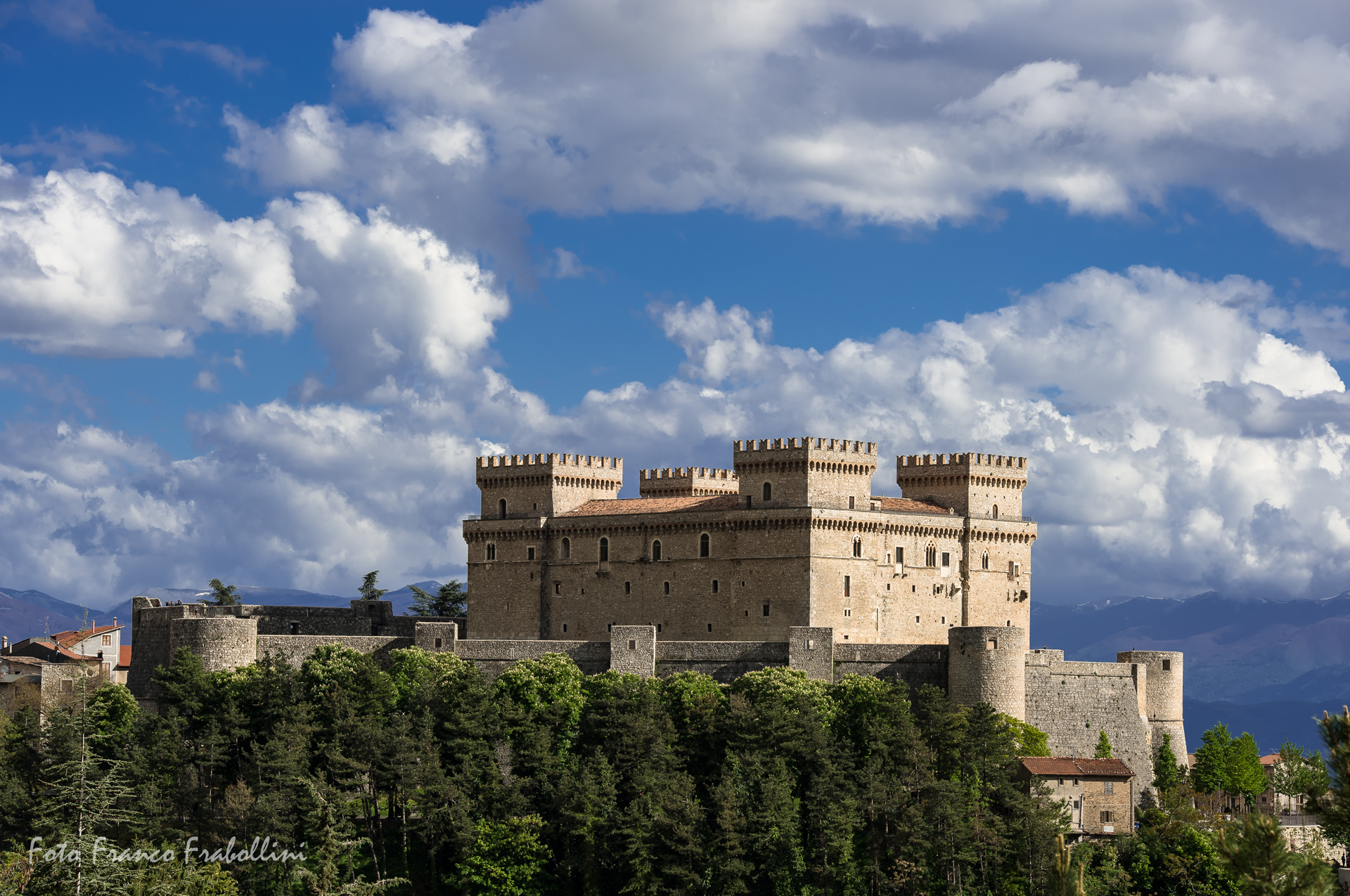Castello di Celano AQ (hdr)