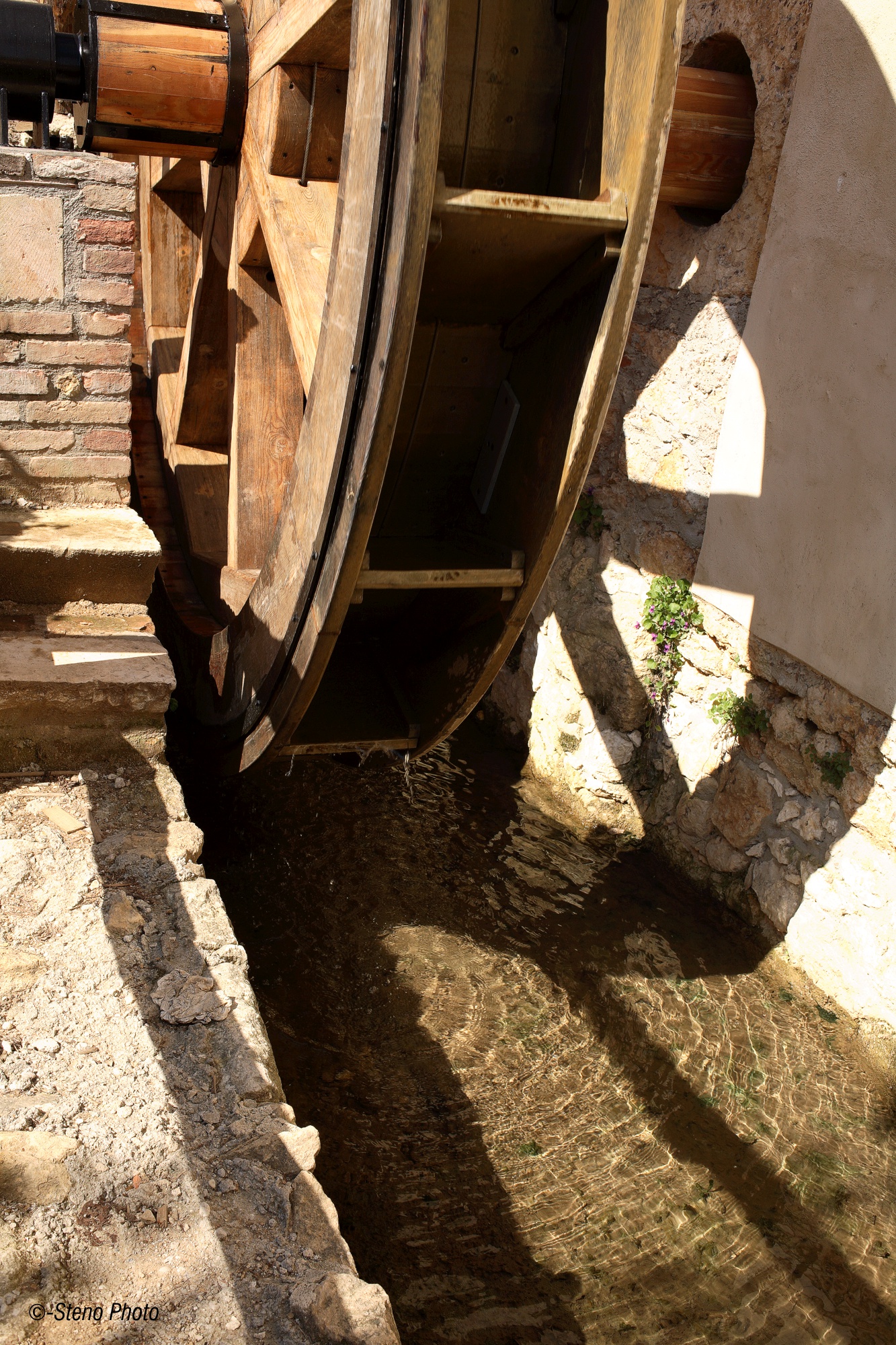 Particolare delle pale e canaletta di scarico