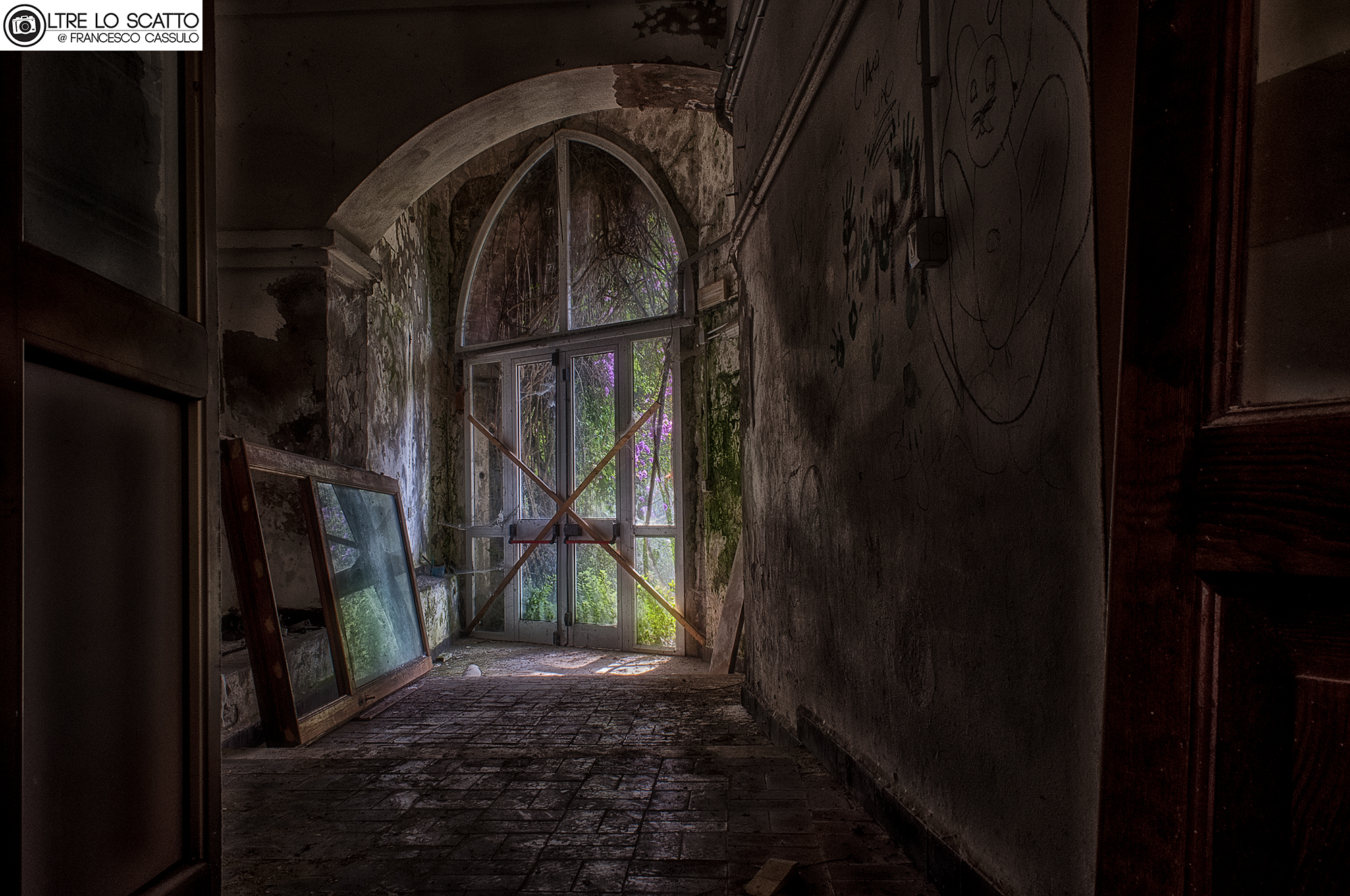 Urbex - the garden gate