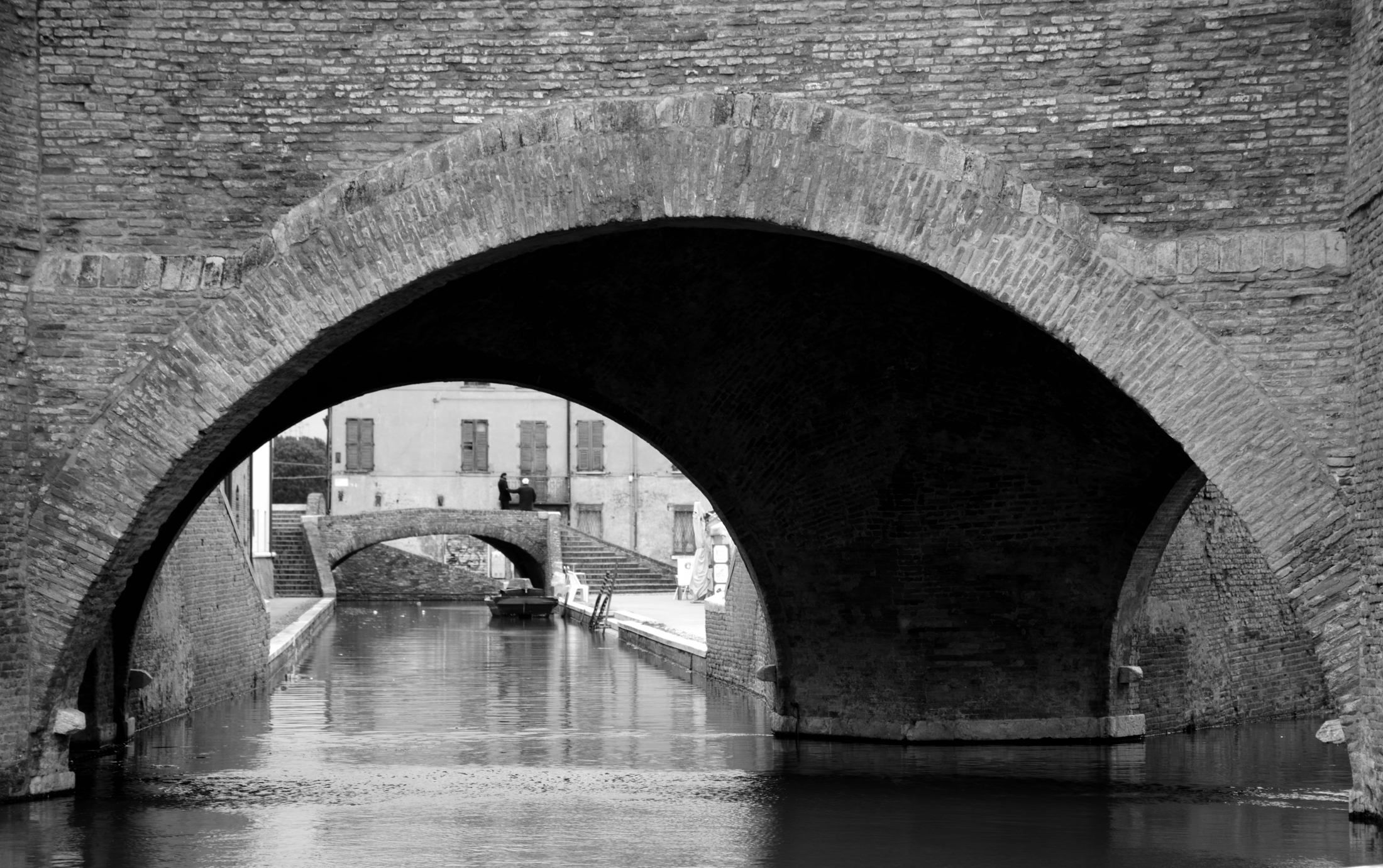 Sotto i ponti di Comacchio