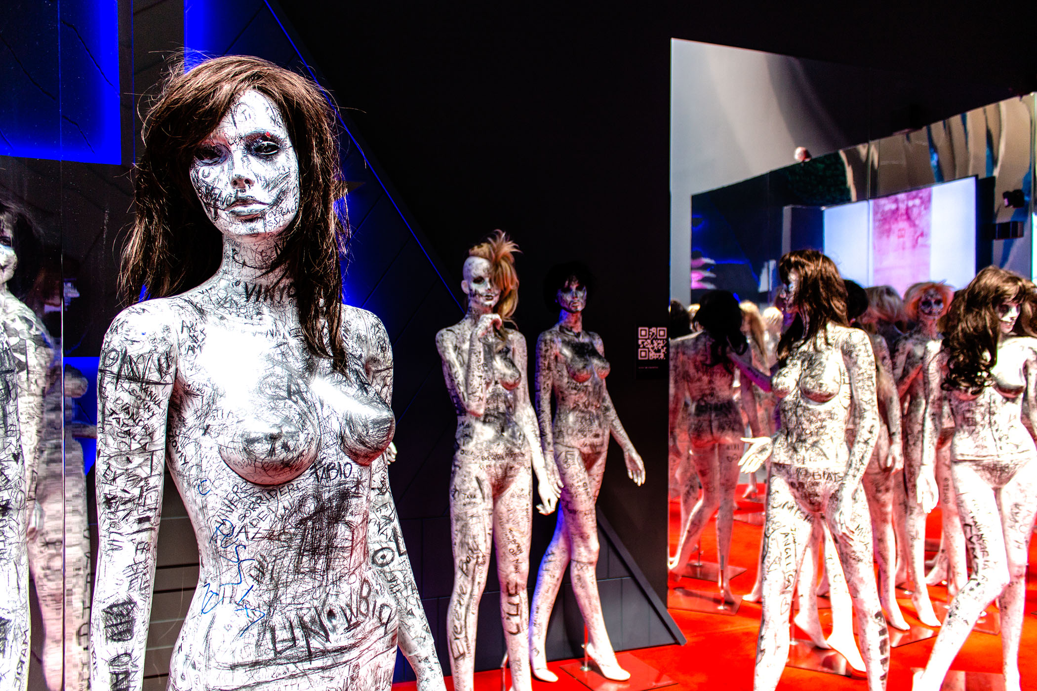 Mannequins around ...