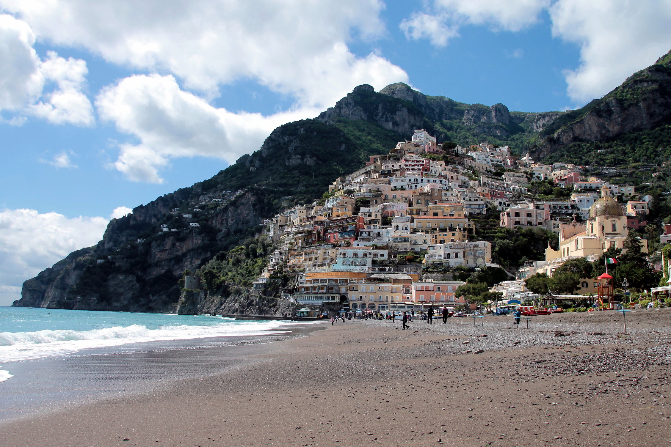 Between sea and mountain