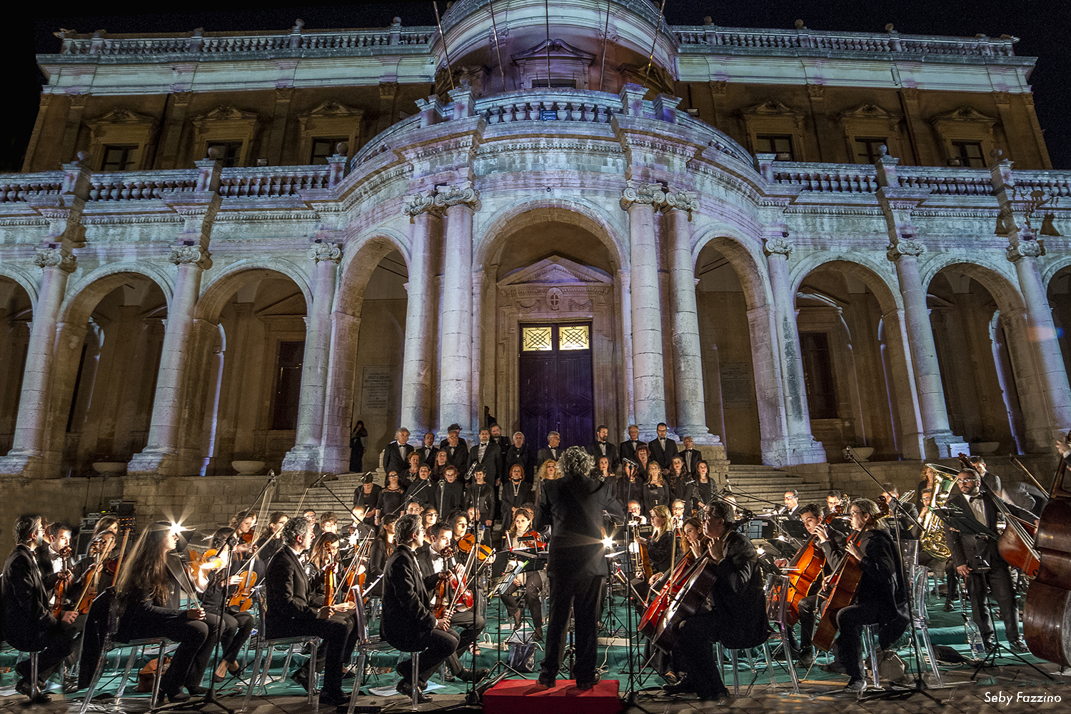 The orchestra all'infiorata