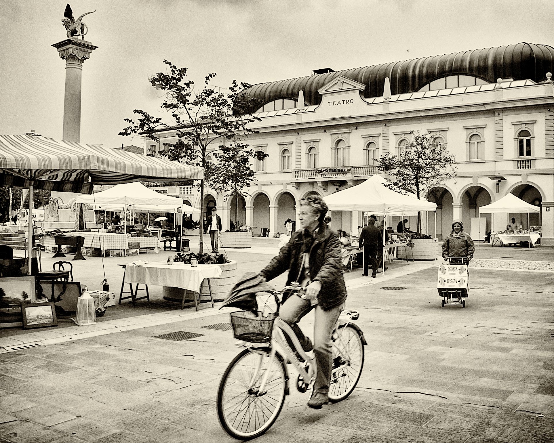 Fortress Market Gradisca 15:05:16 - 25x20 b & w