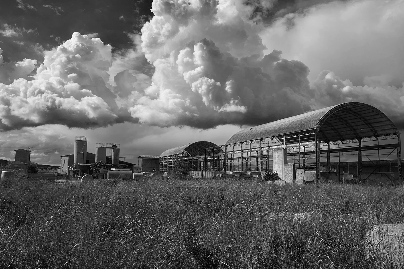 Capannoni in abbandono BW