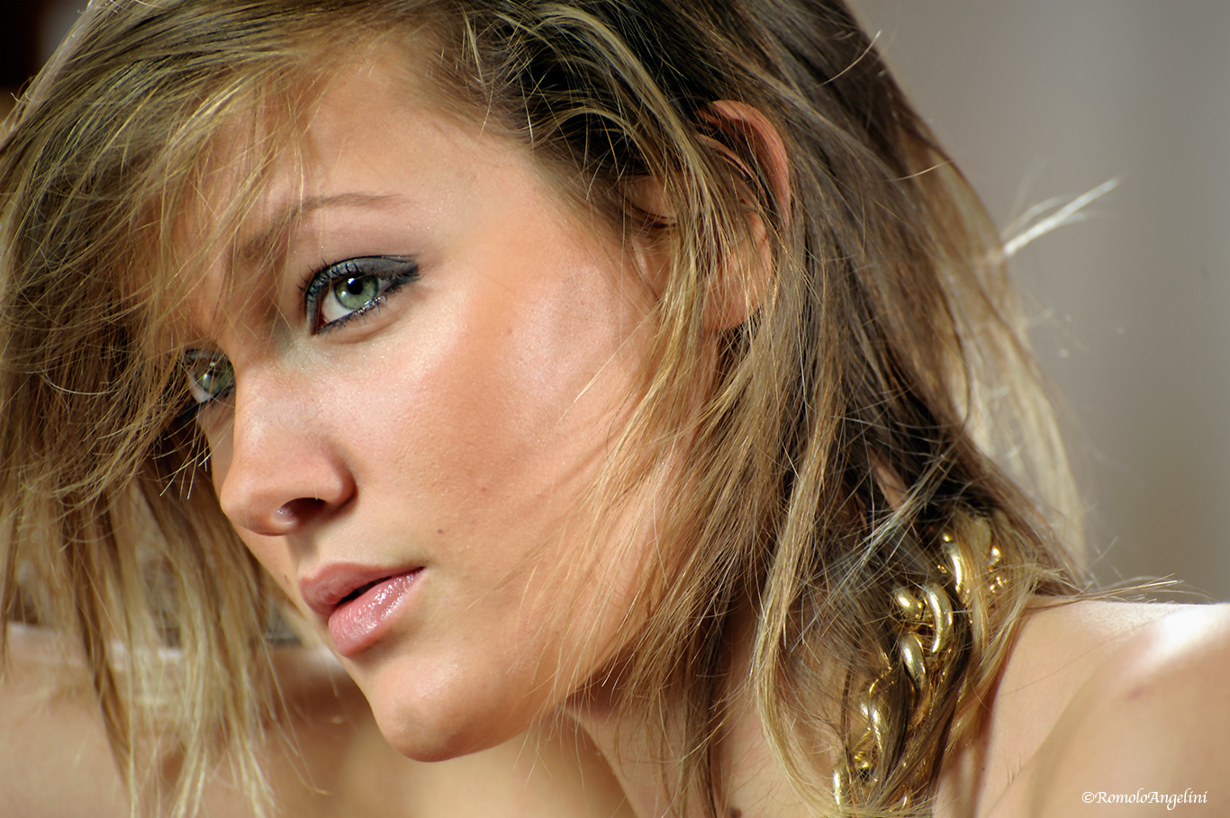 Modella dagli occhi verdi.