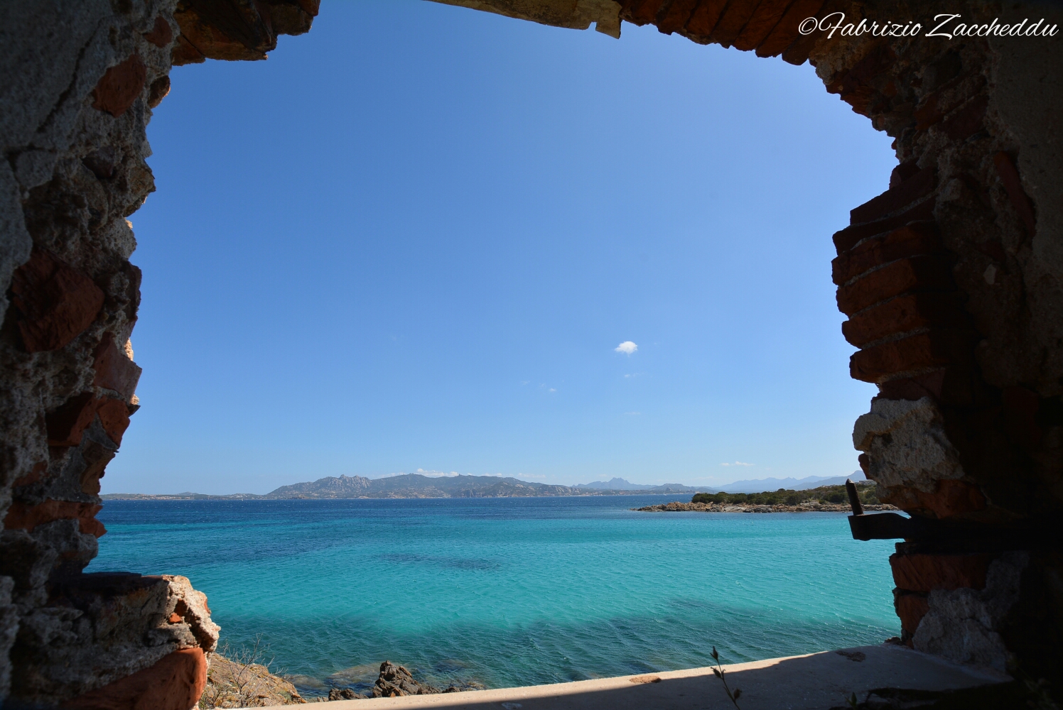 Una finestra sul mare di caprera