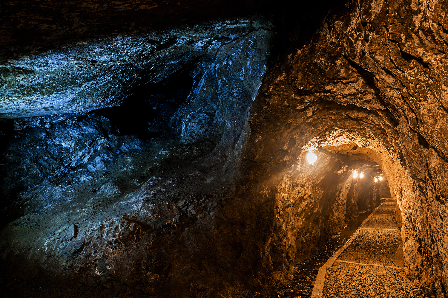 The heat and cold of the mine