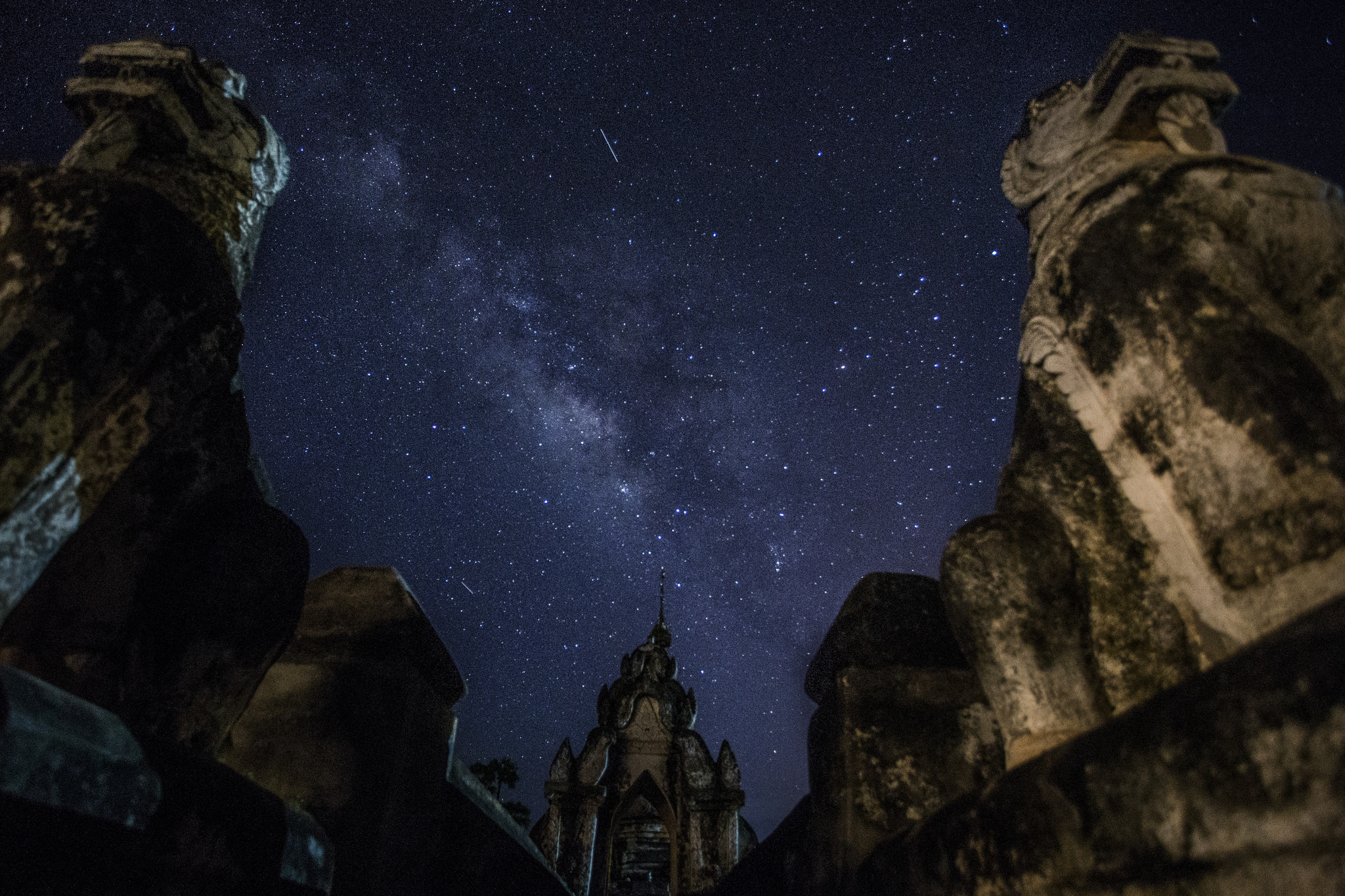 Bagan - Chinthe with the Milky Way
