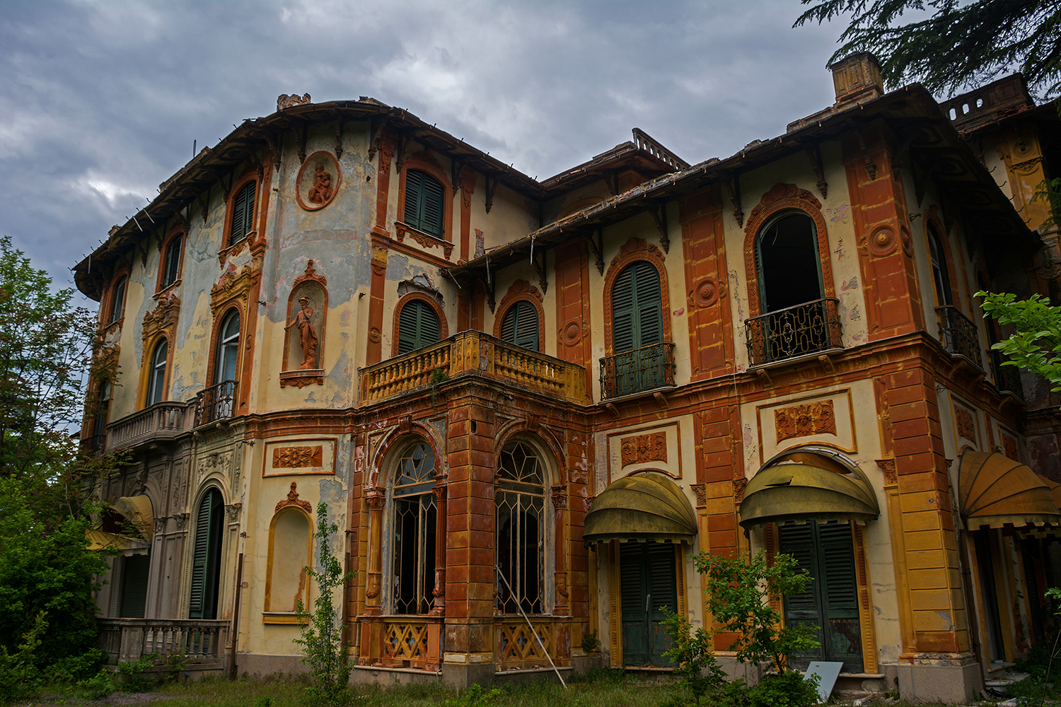 The villa abandoned