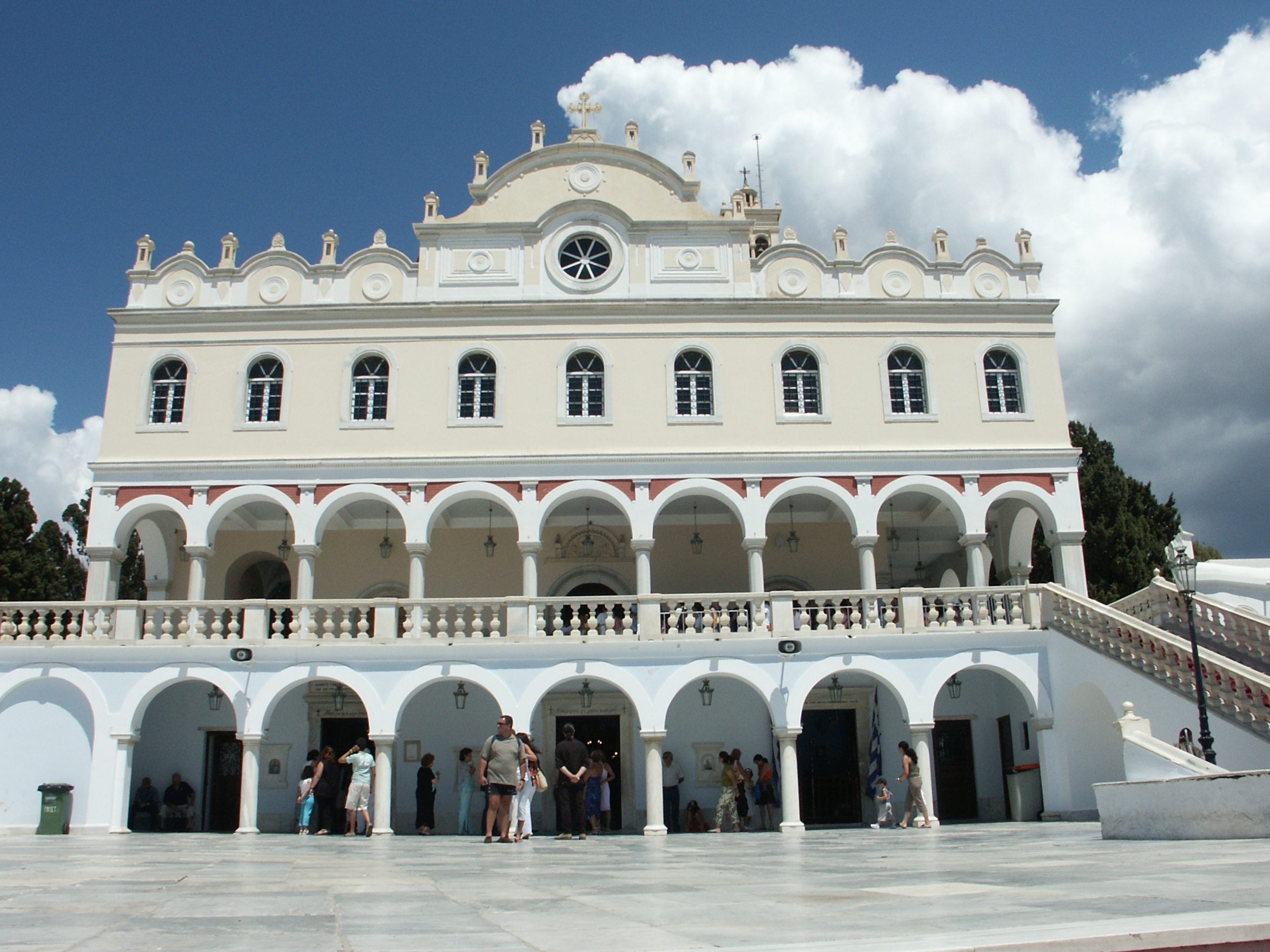 Isola Tinos, il tempio della Vergine Madre
