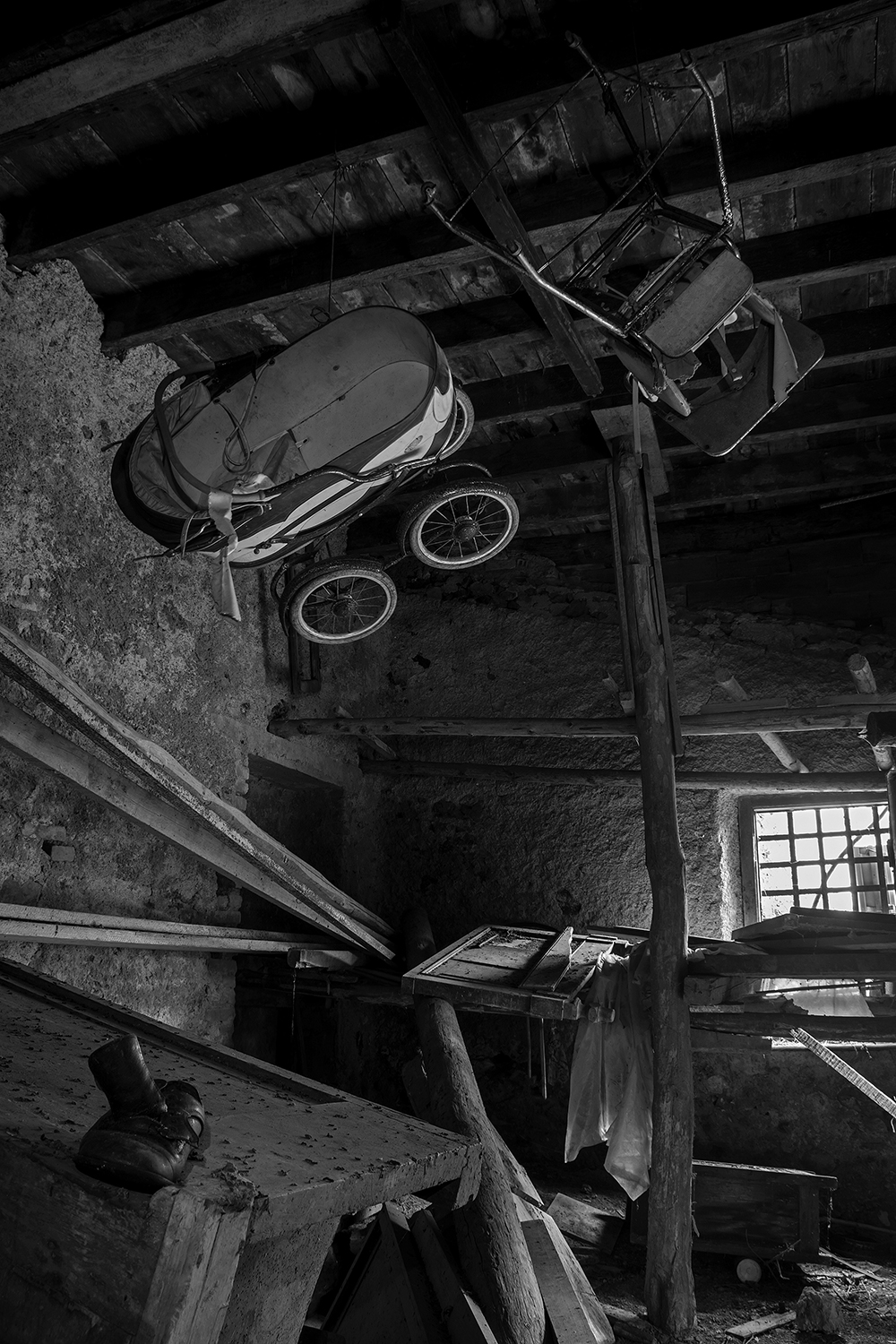 The room of hanging cradles