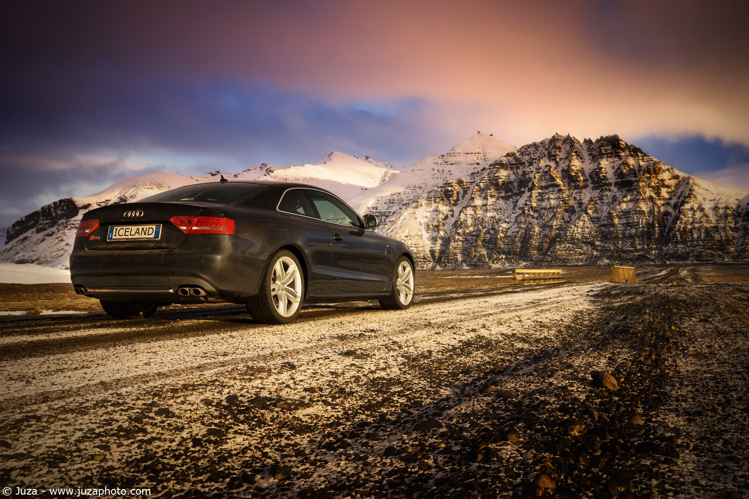 Audi S5 V8 towards Svinafellssjokull