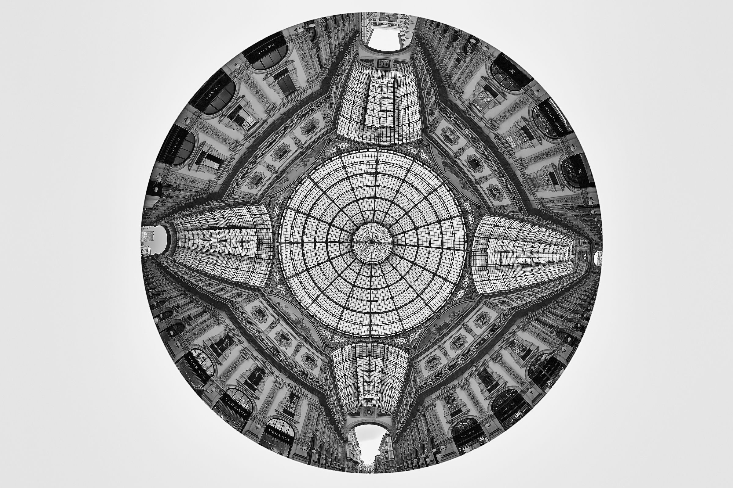 Un giro di negozi in Galleria Vittorio Emanuele B/W