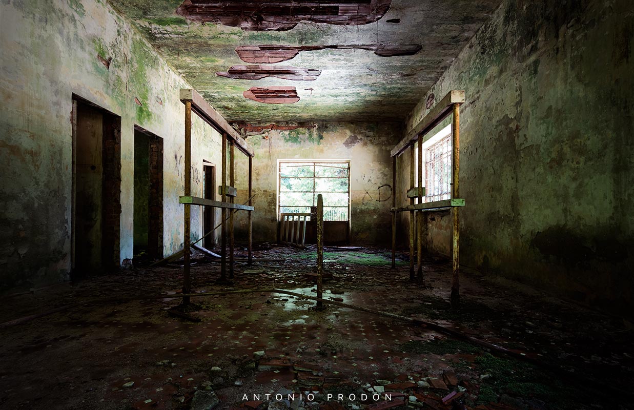 Asymmetric parallels